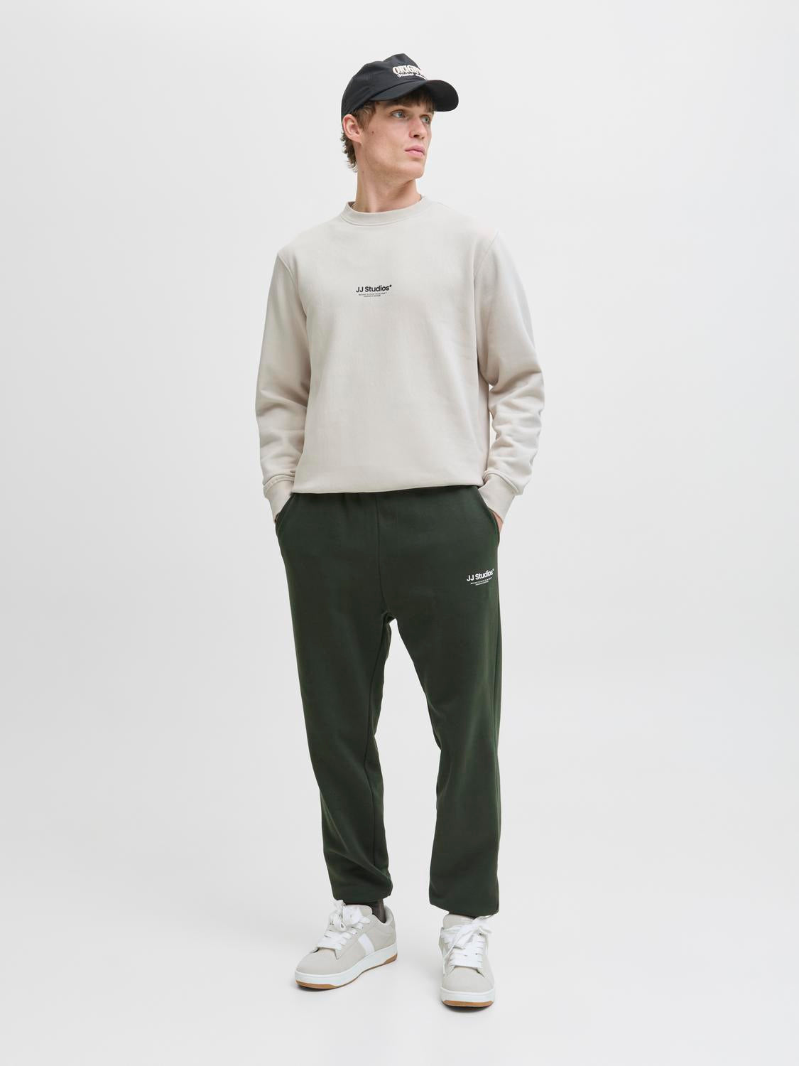 model_shot-front_full