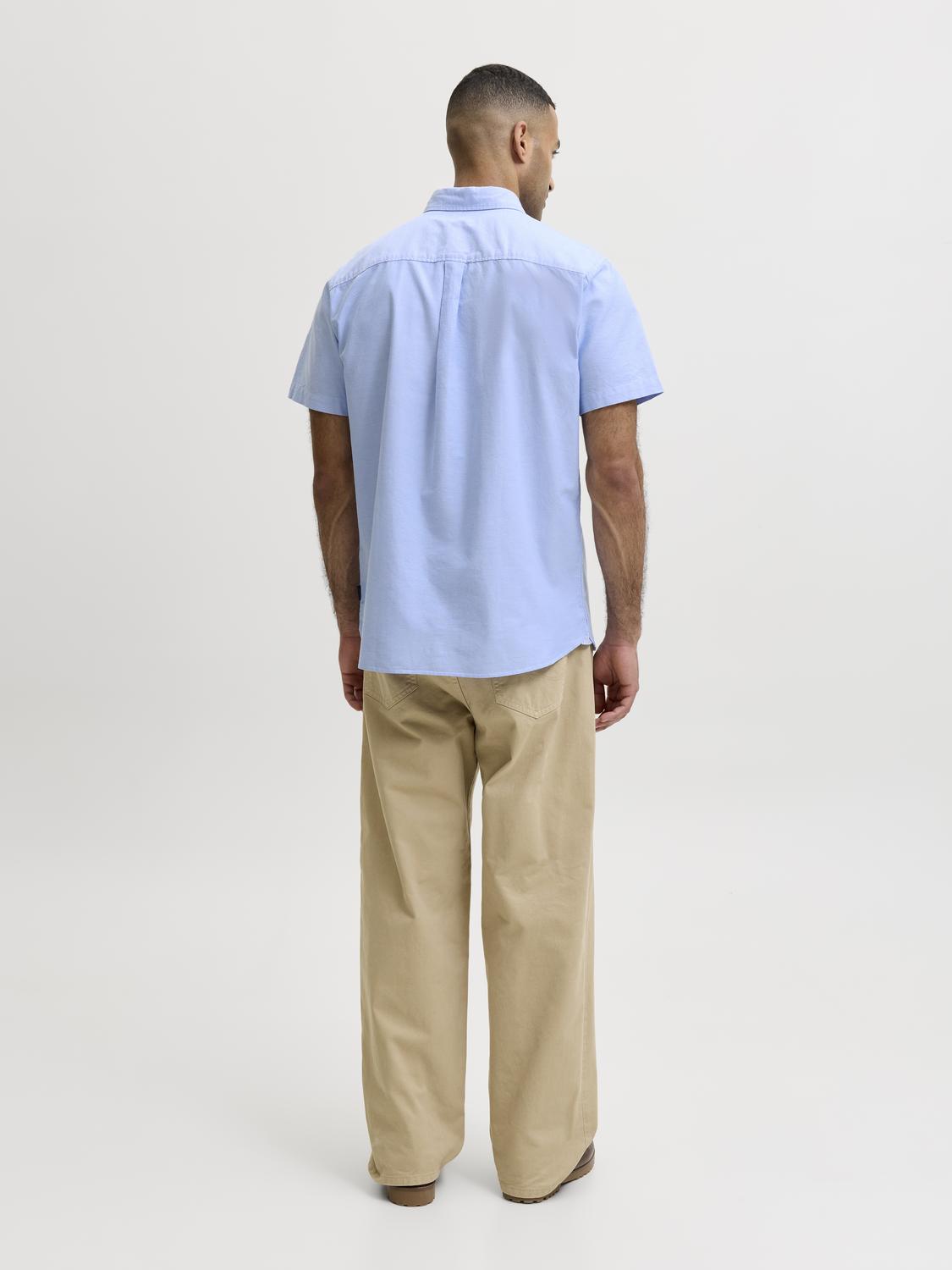 model_shot-back