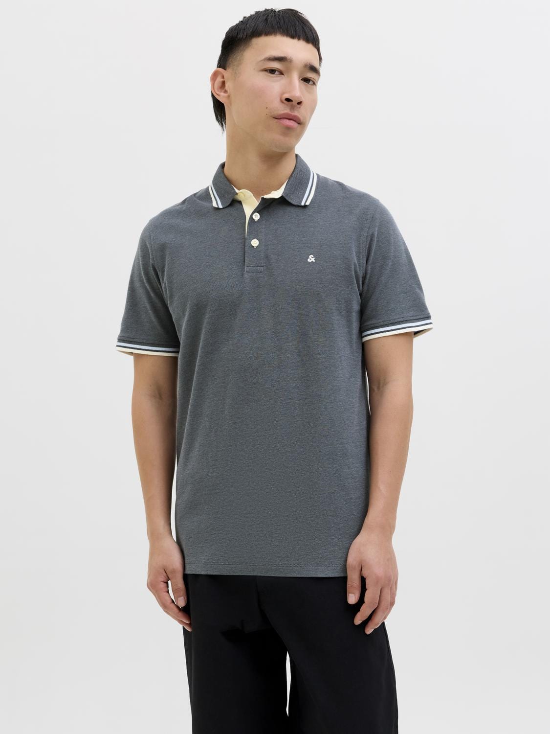 model_shot-front