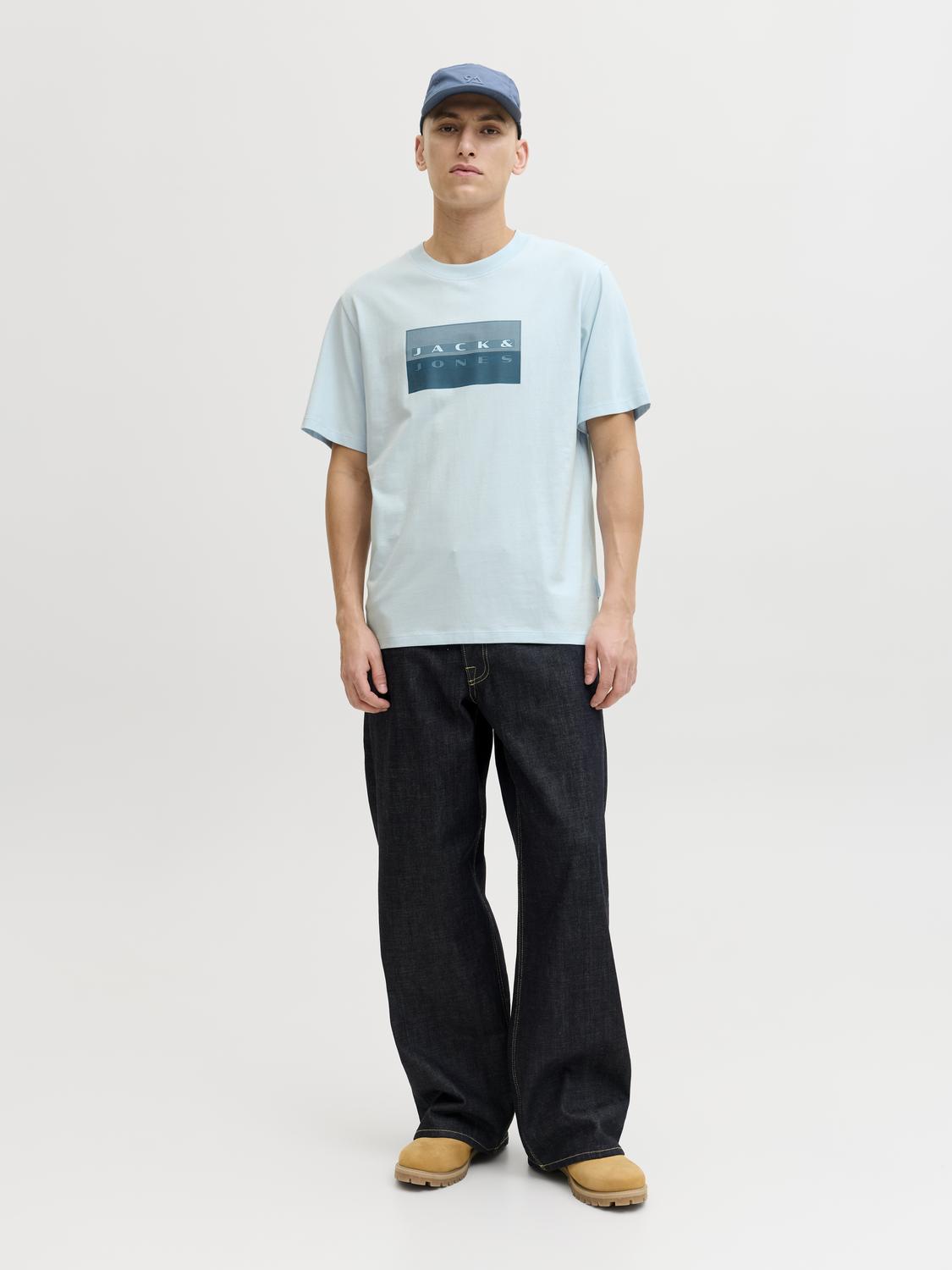 model_shot-front_full
