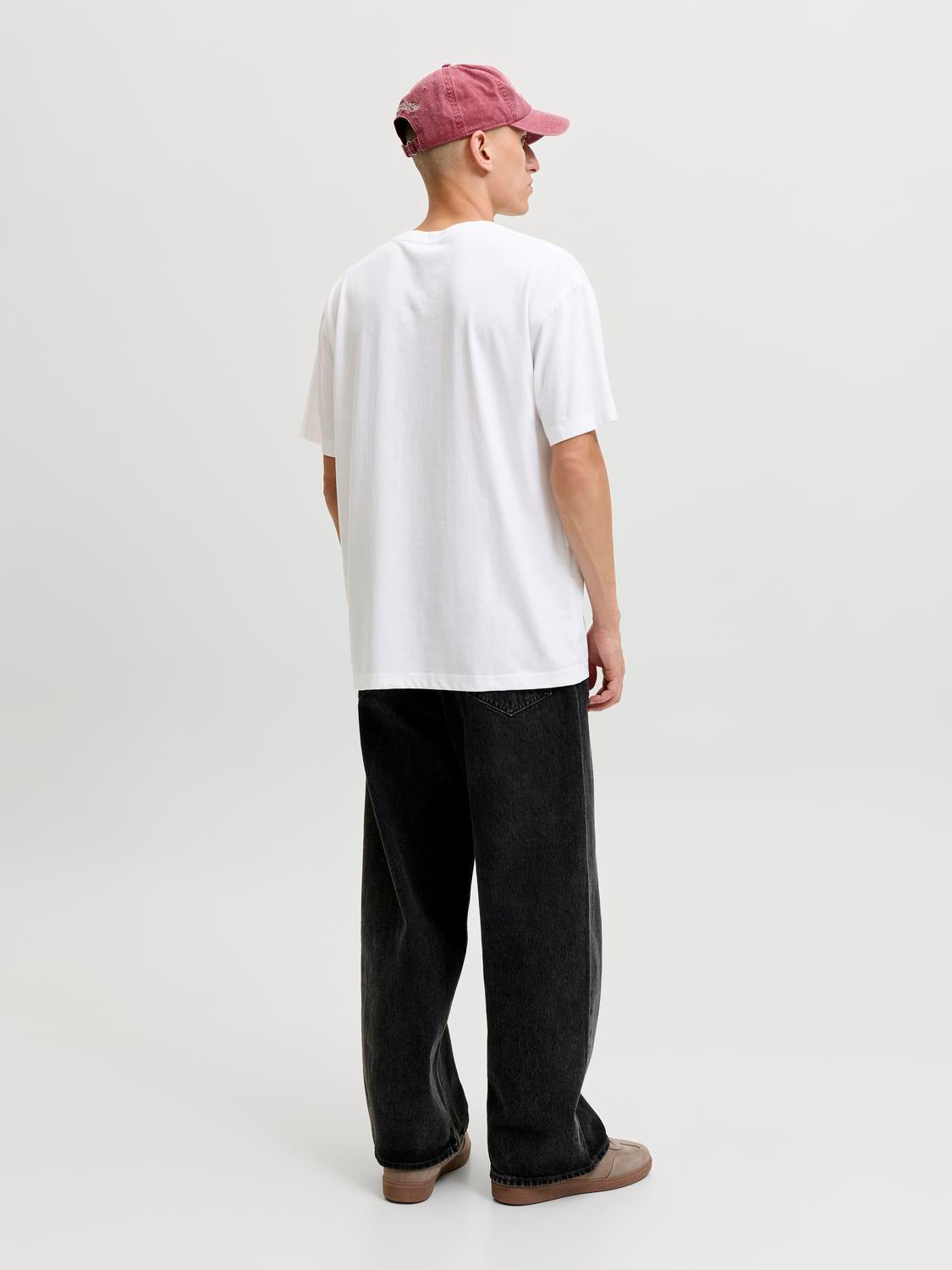 model_shot-back
