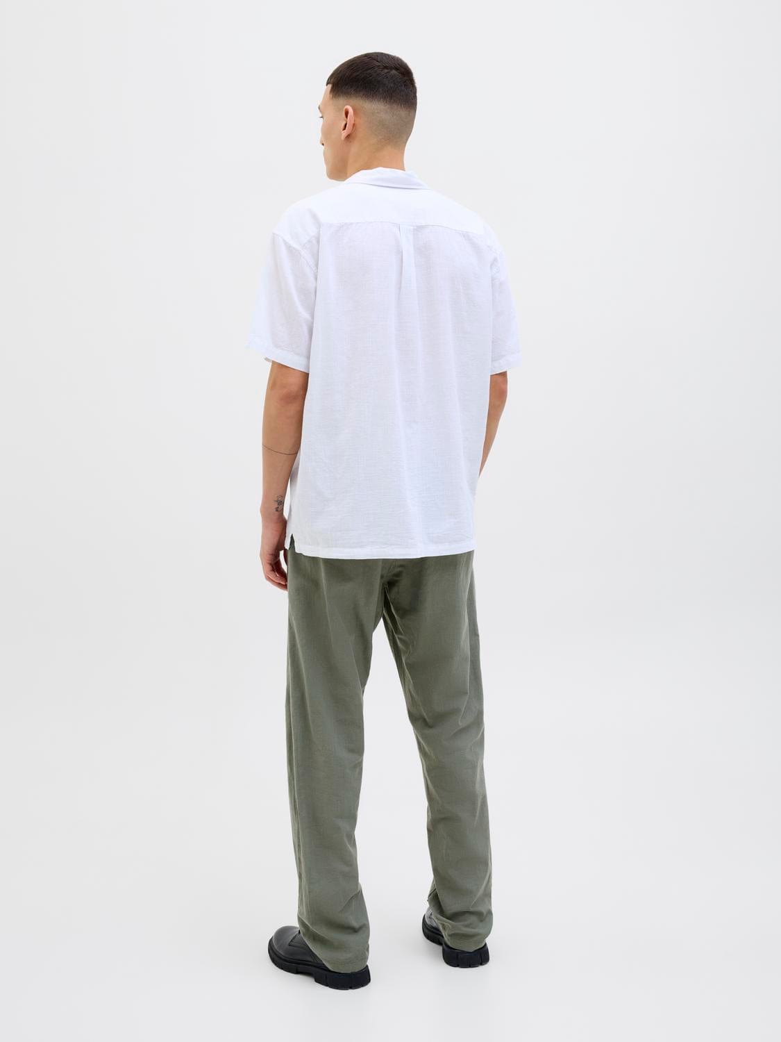 model_shot-back
