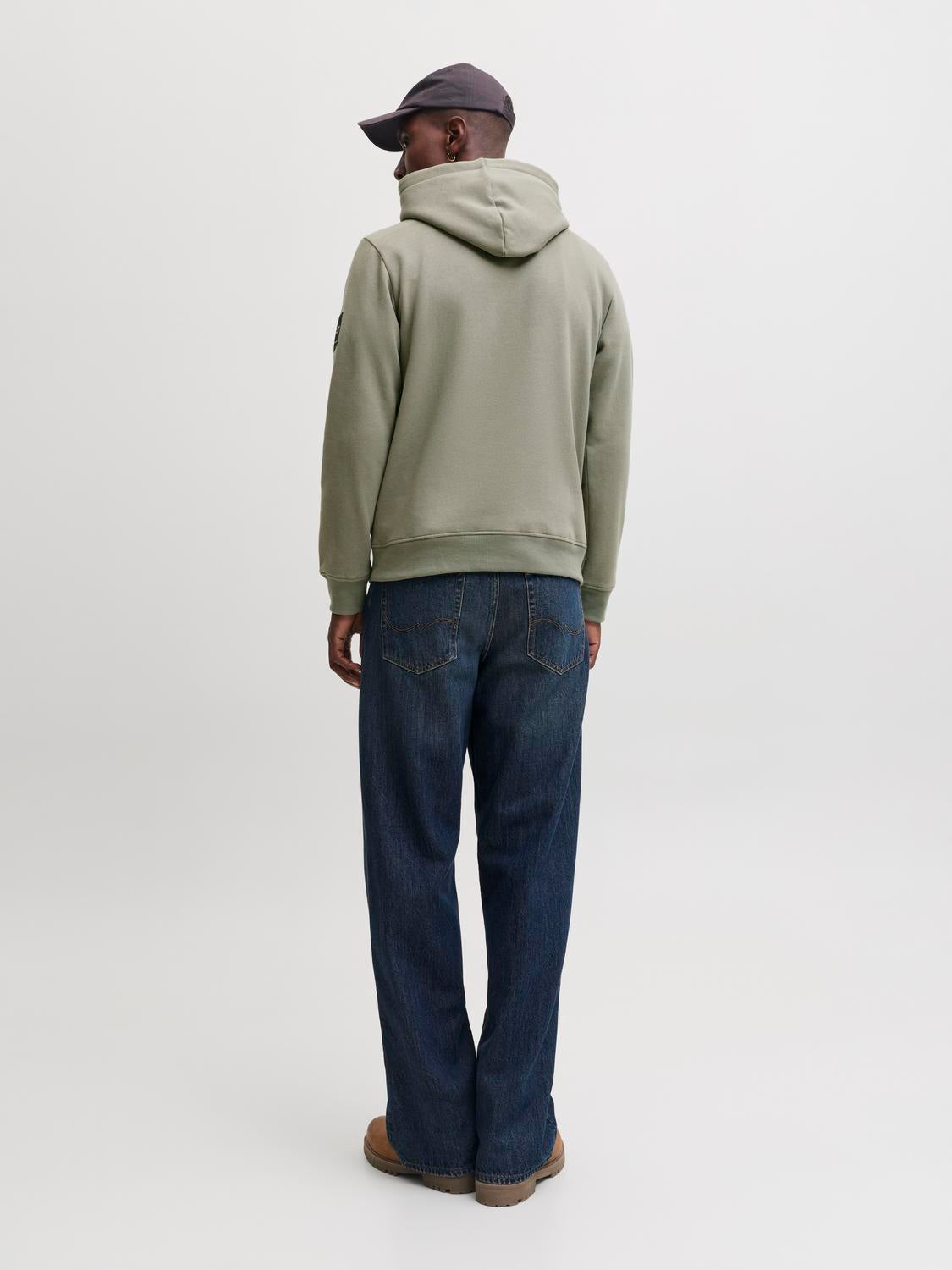 model_shot-back