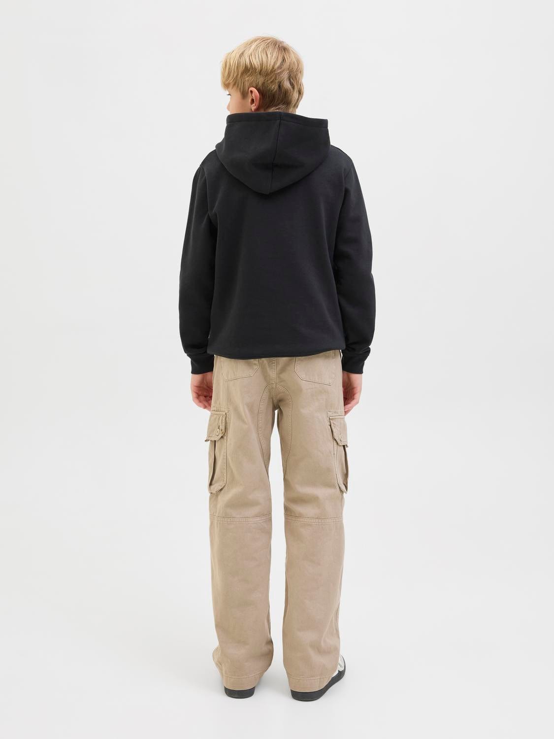 model_shot-back
