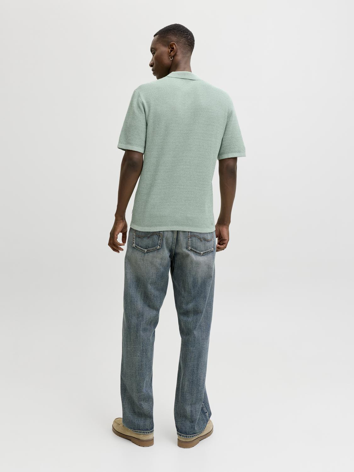 model_shot-back