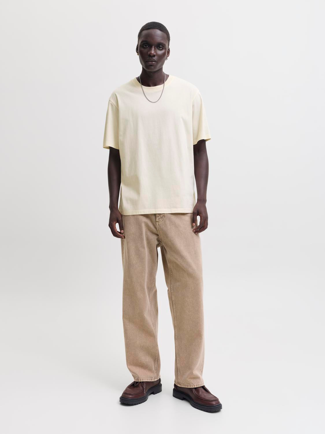 model_shot-front_full