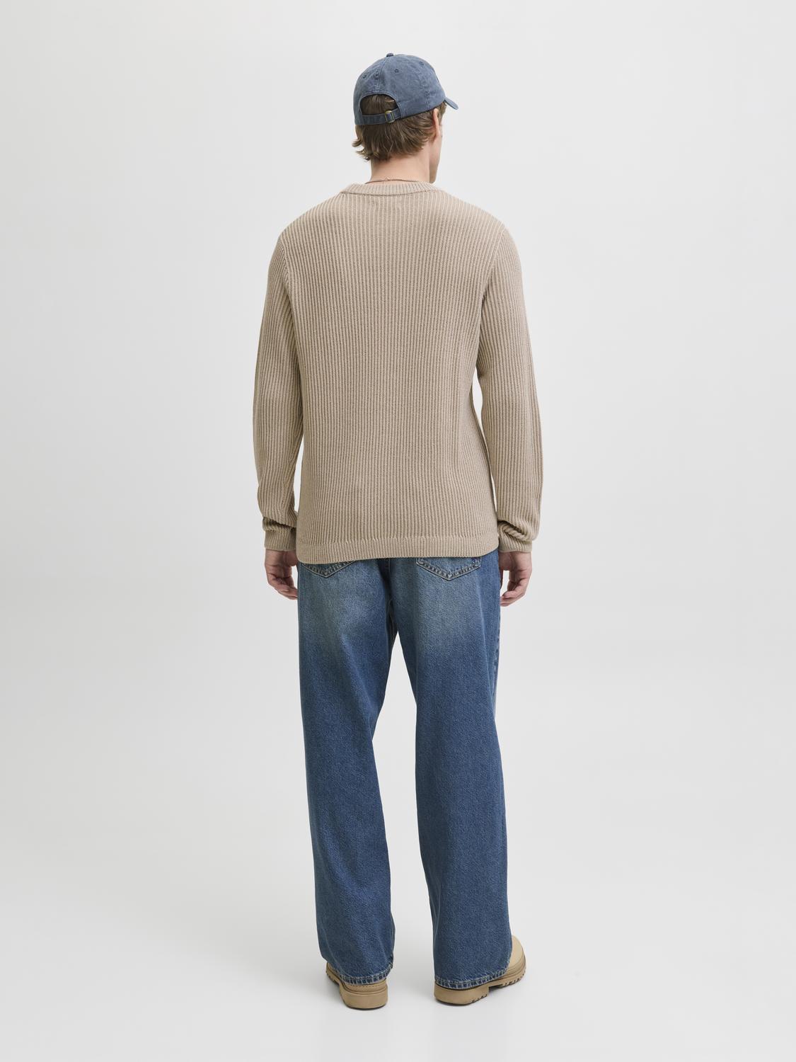 model_shot-back