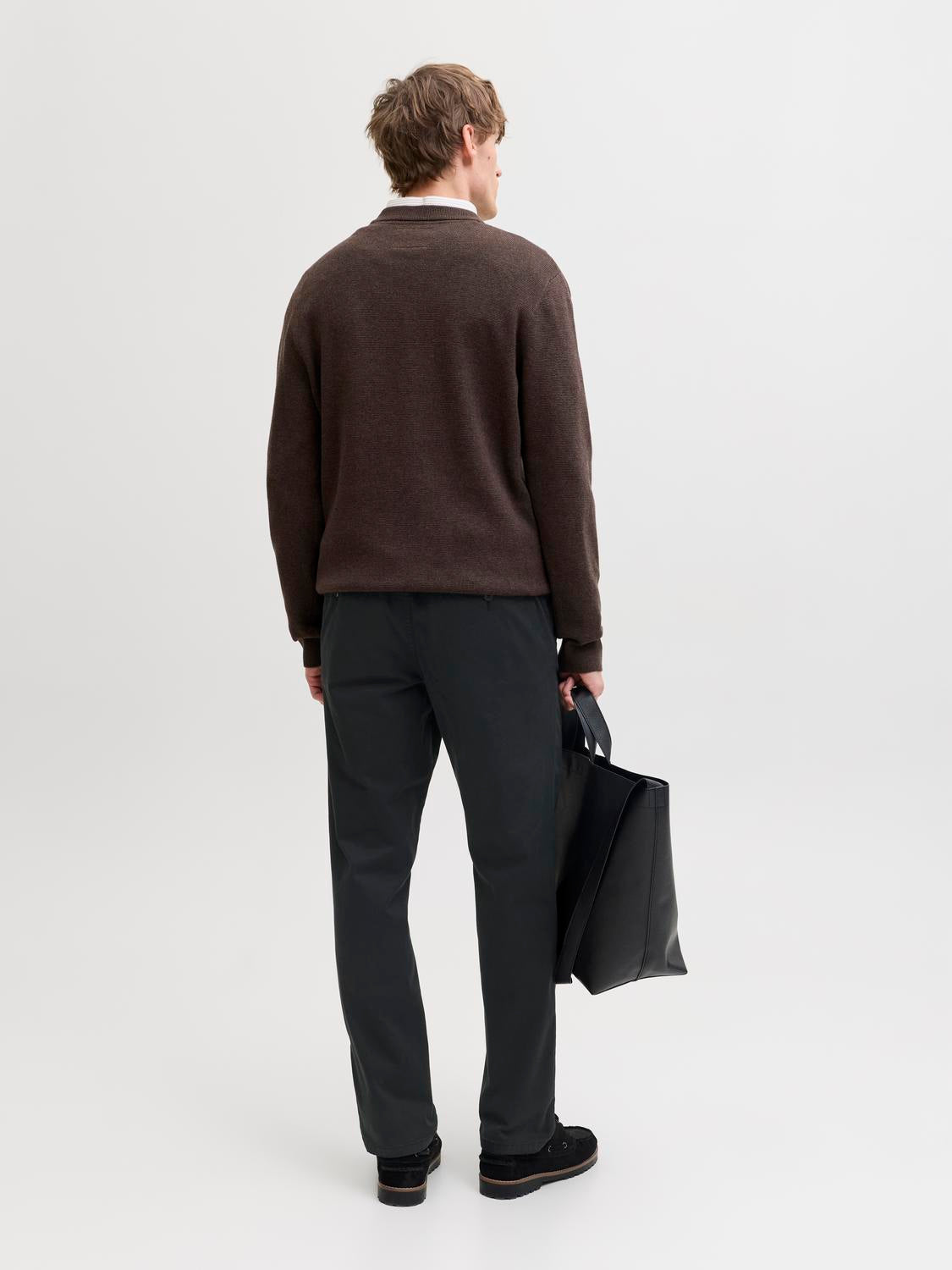 model_shot-back