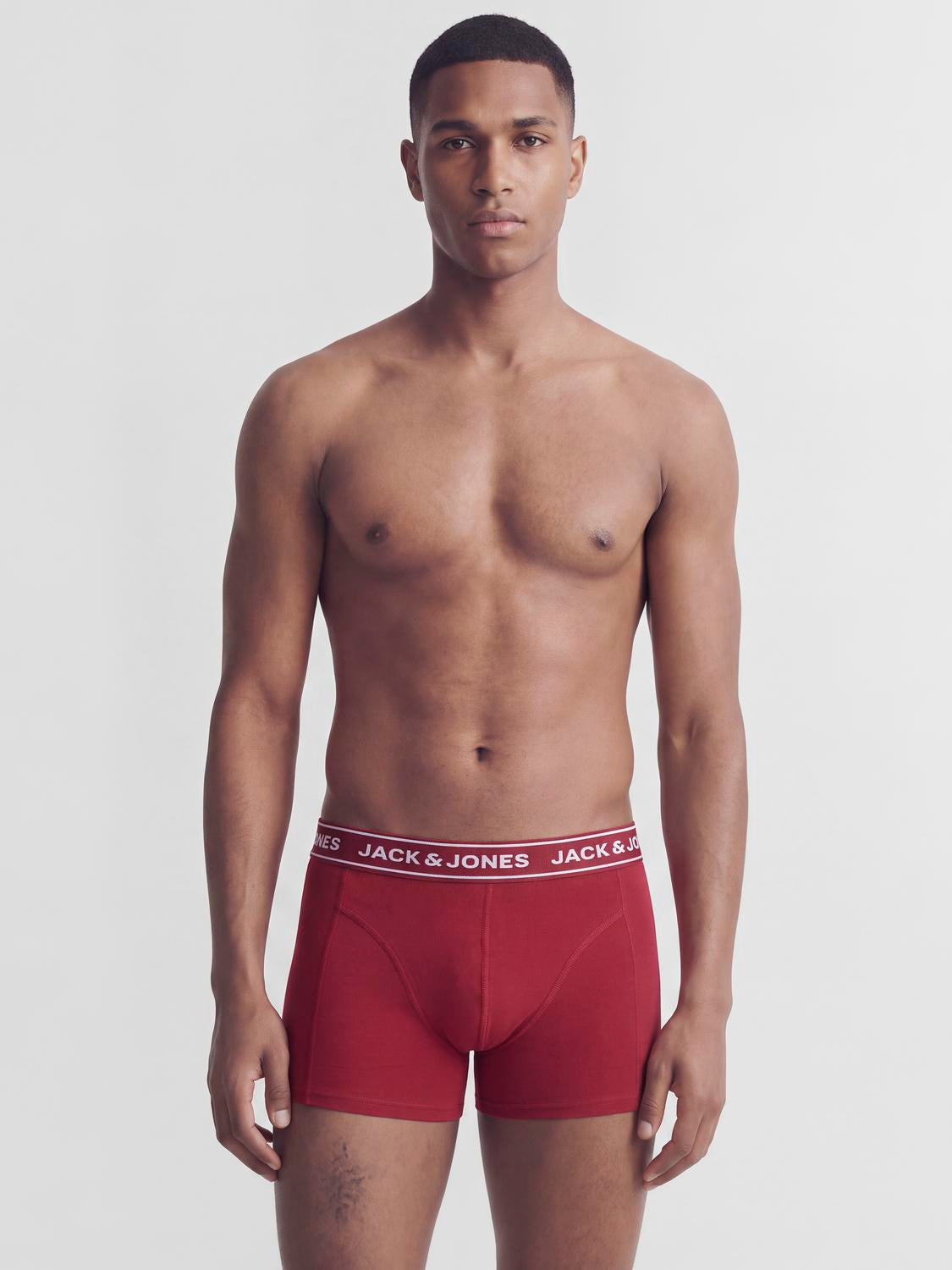 model_shot-front