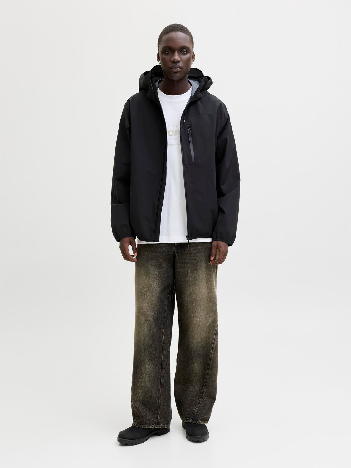 model_shot-front_full