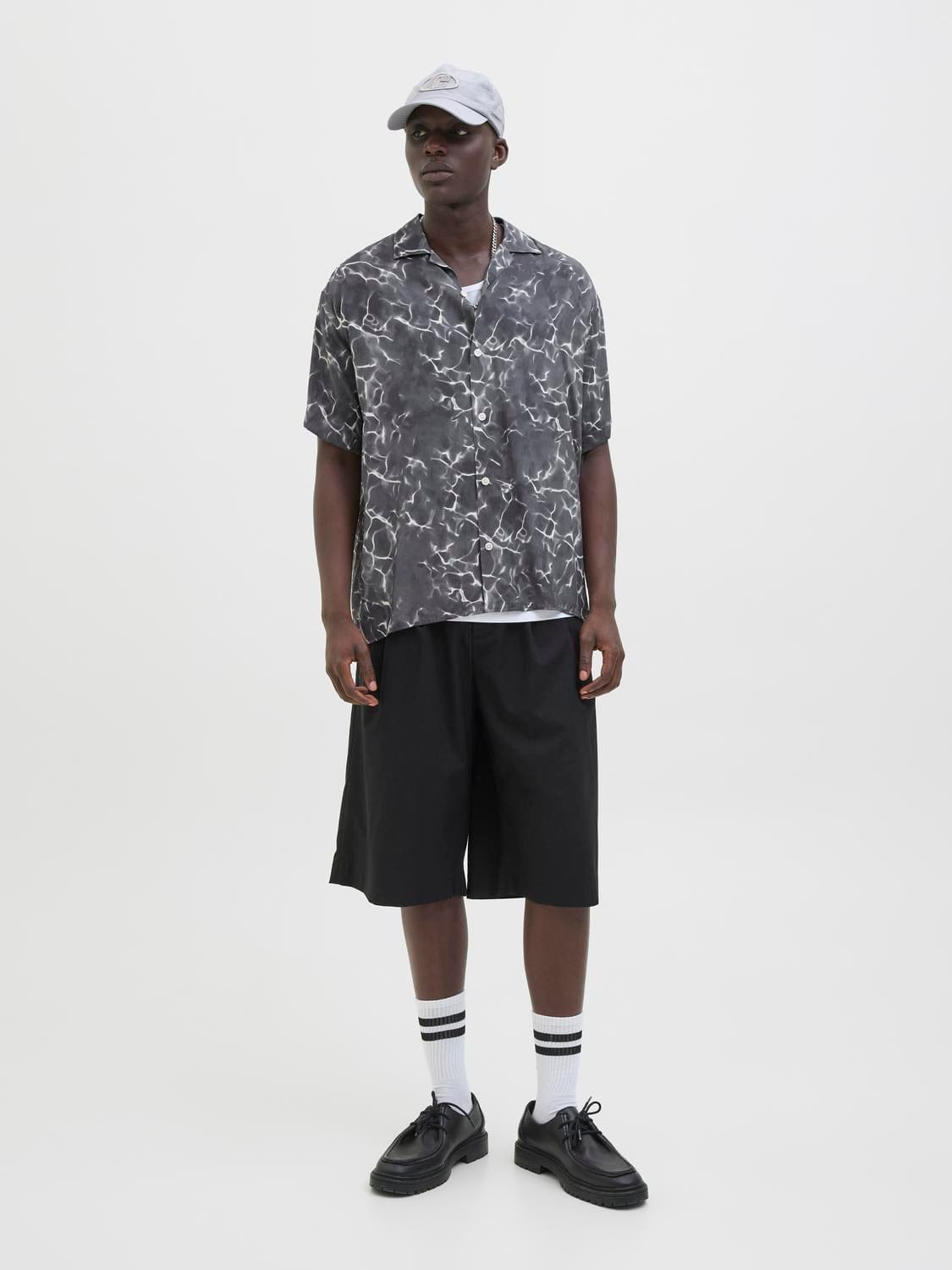 model_shot-front_full
