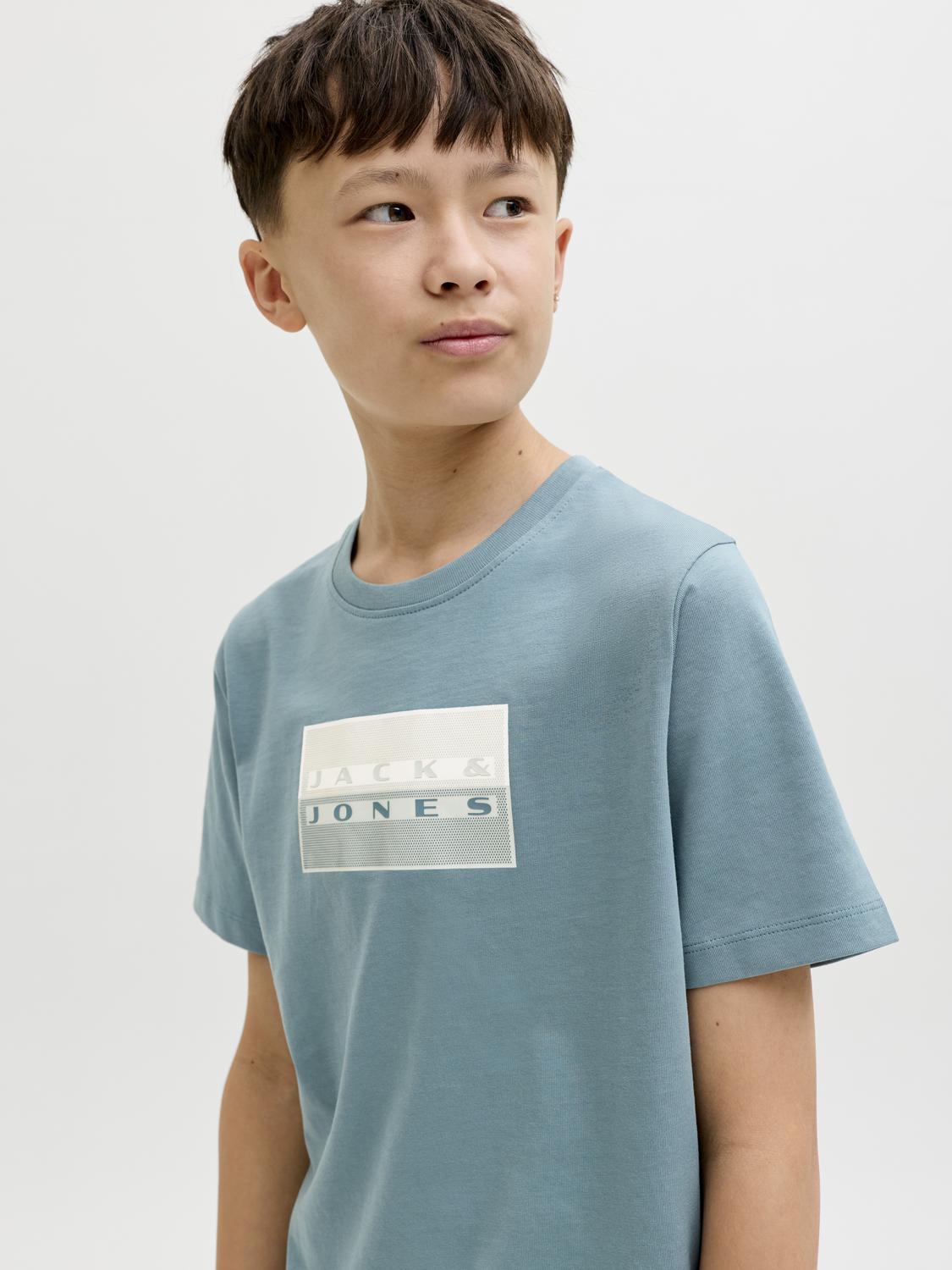model_shot-creative