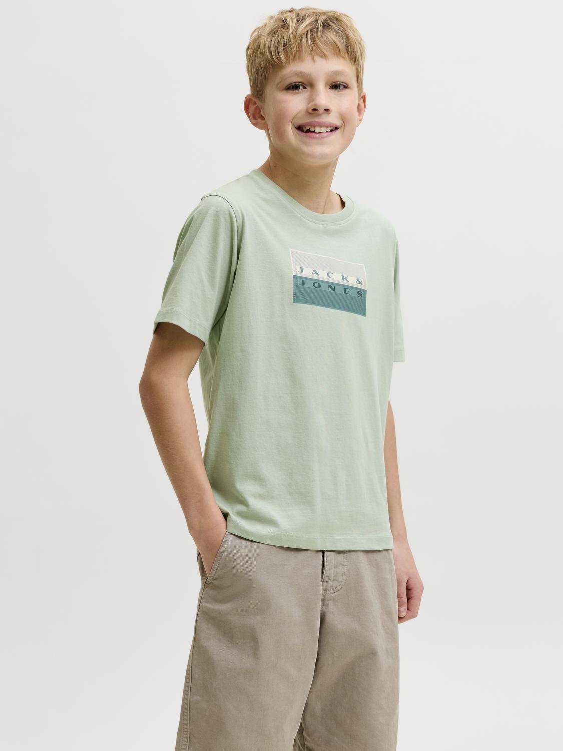 model_shot-front