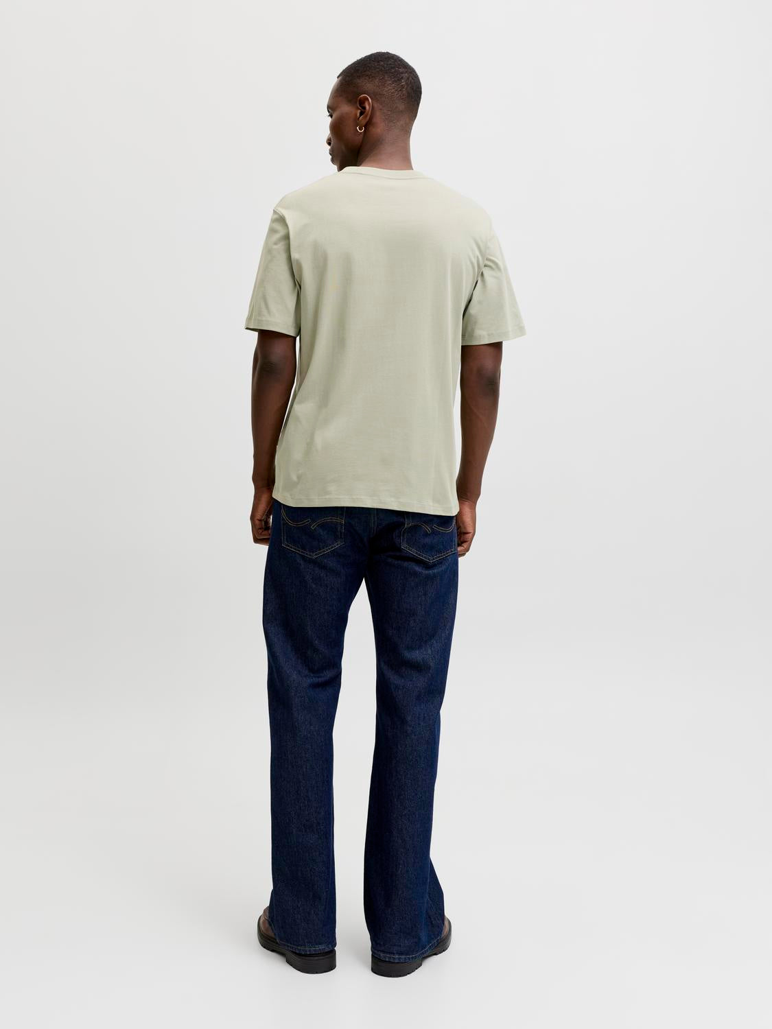 model_shot-back
