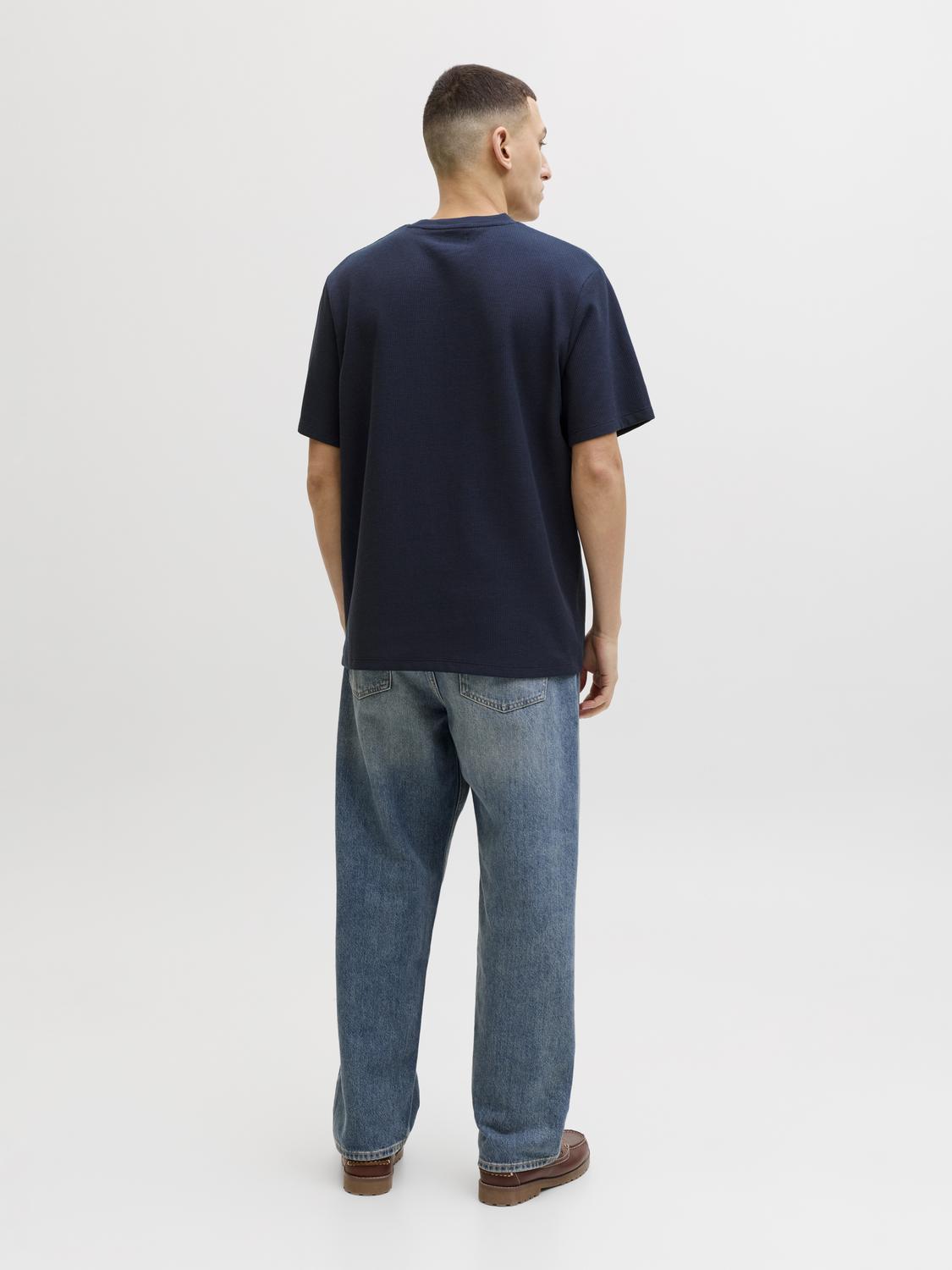 model_shot-back