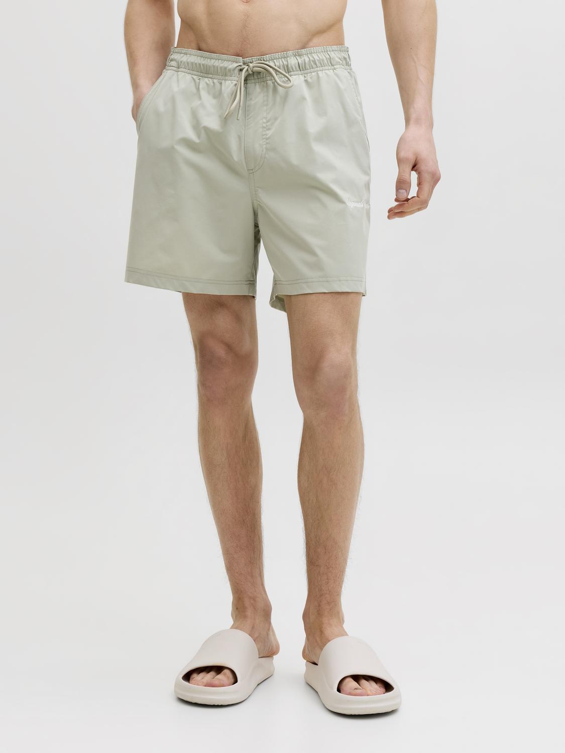 model_shot-front