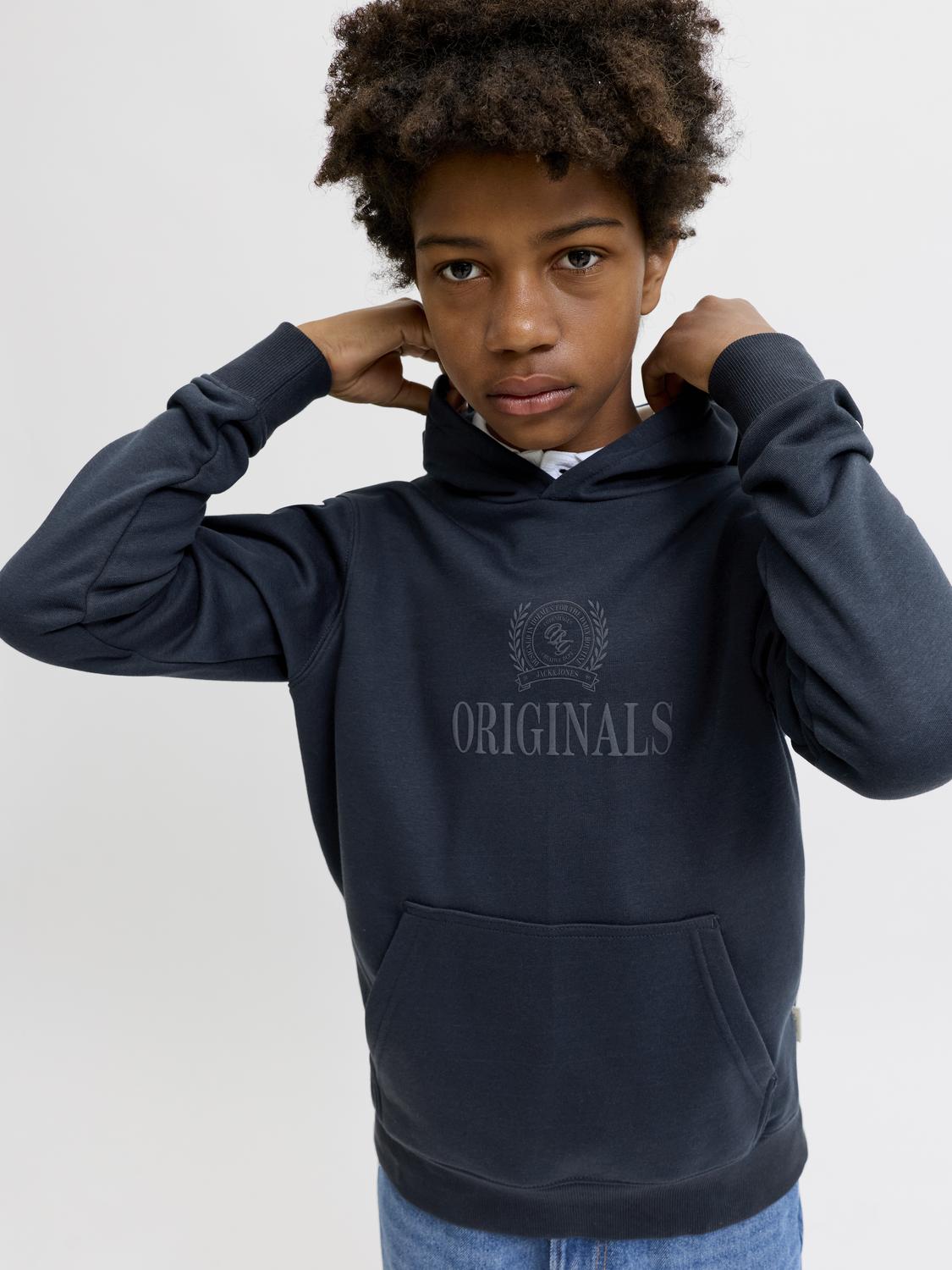 model_shot-creative