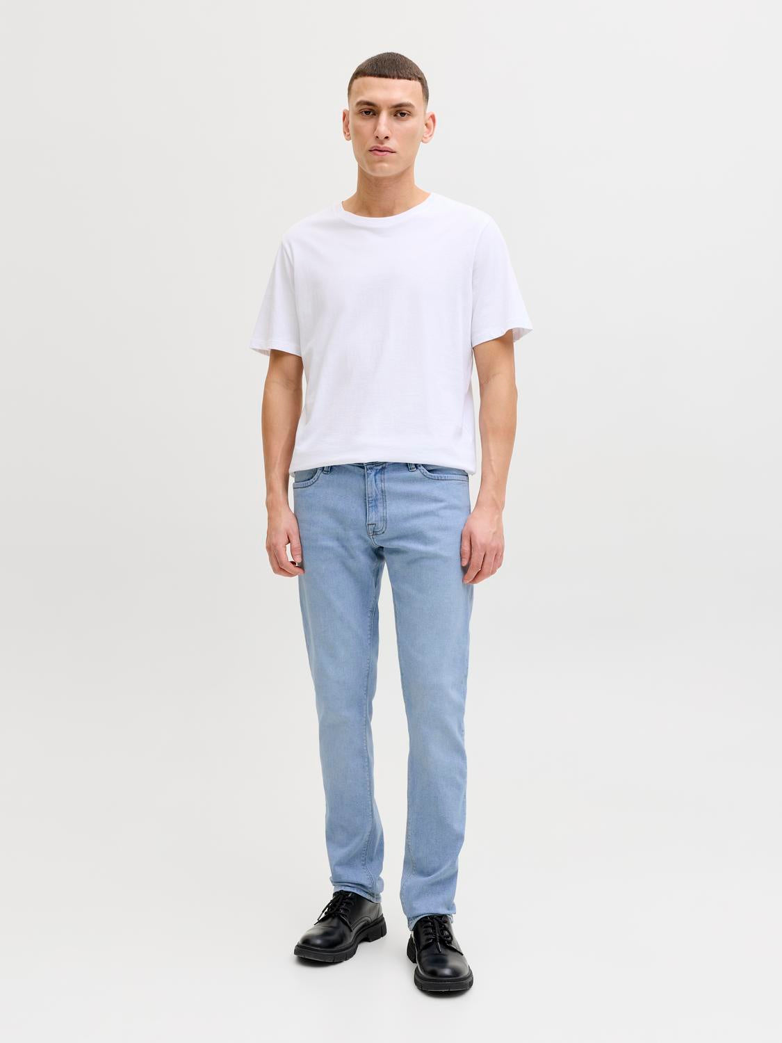 model_shot-front_full