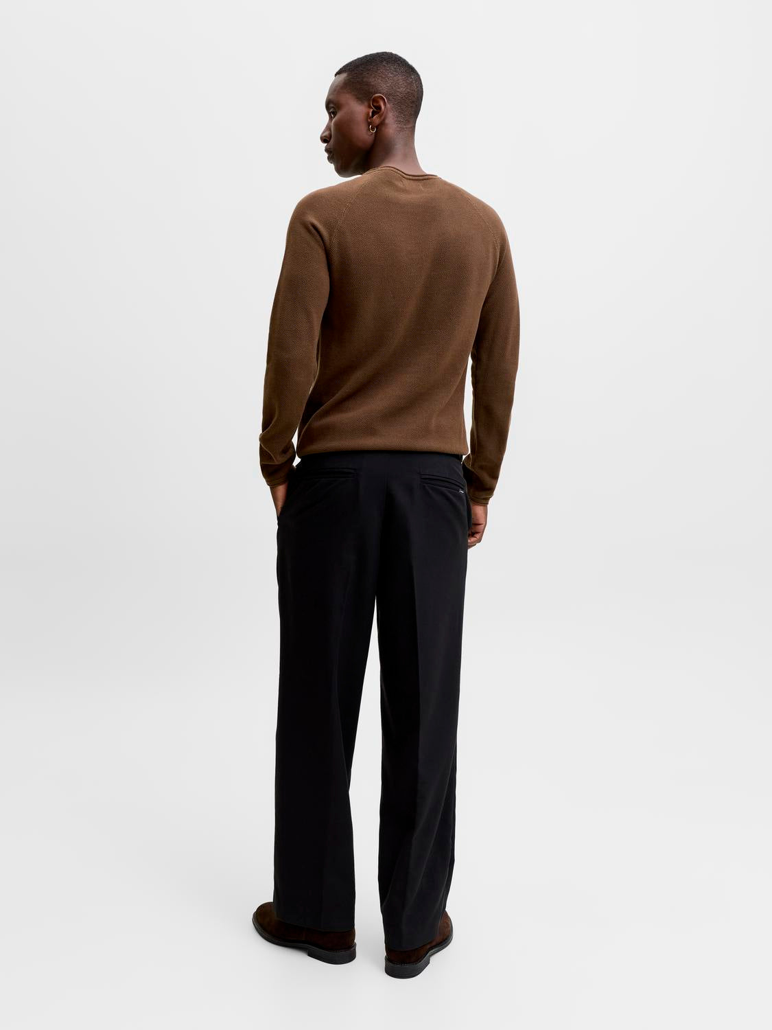 model_shot-back