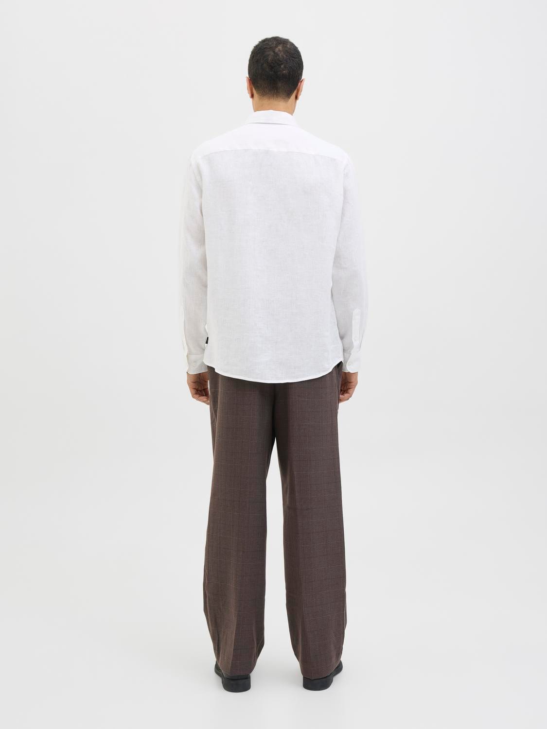 model_shot-back