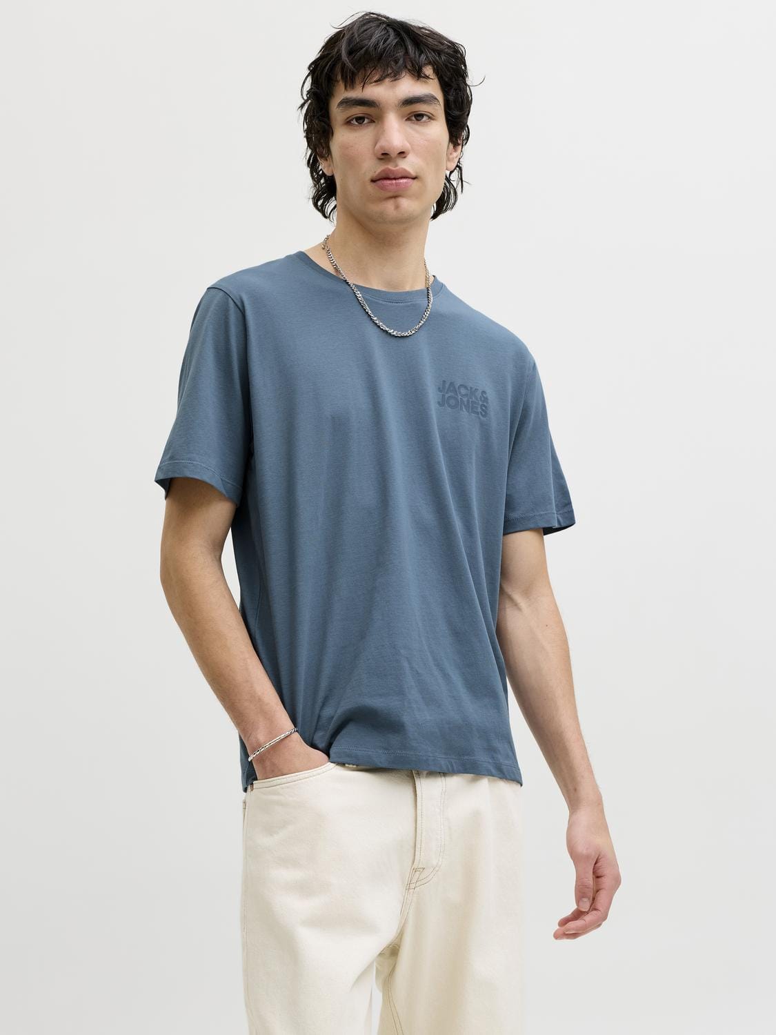 model_shot-front