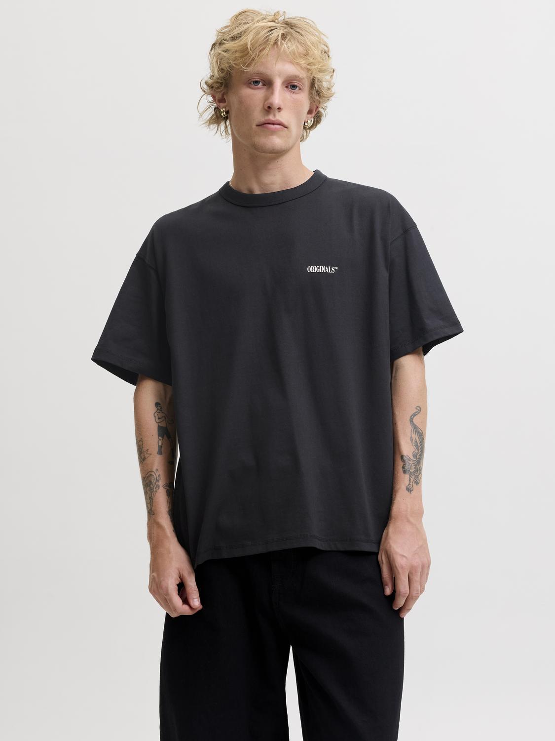 model_shot-front
