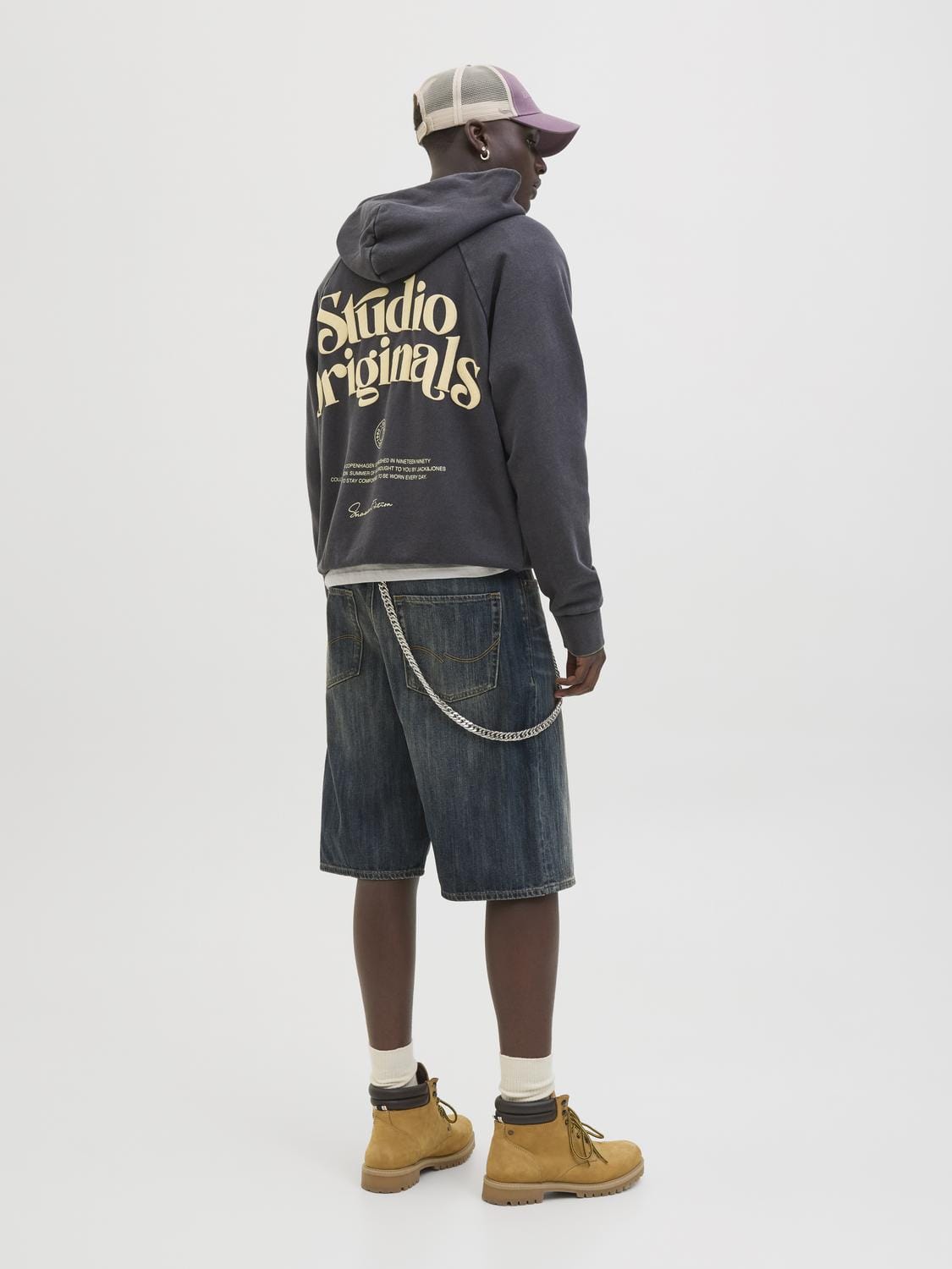 model_shot-back