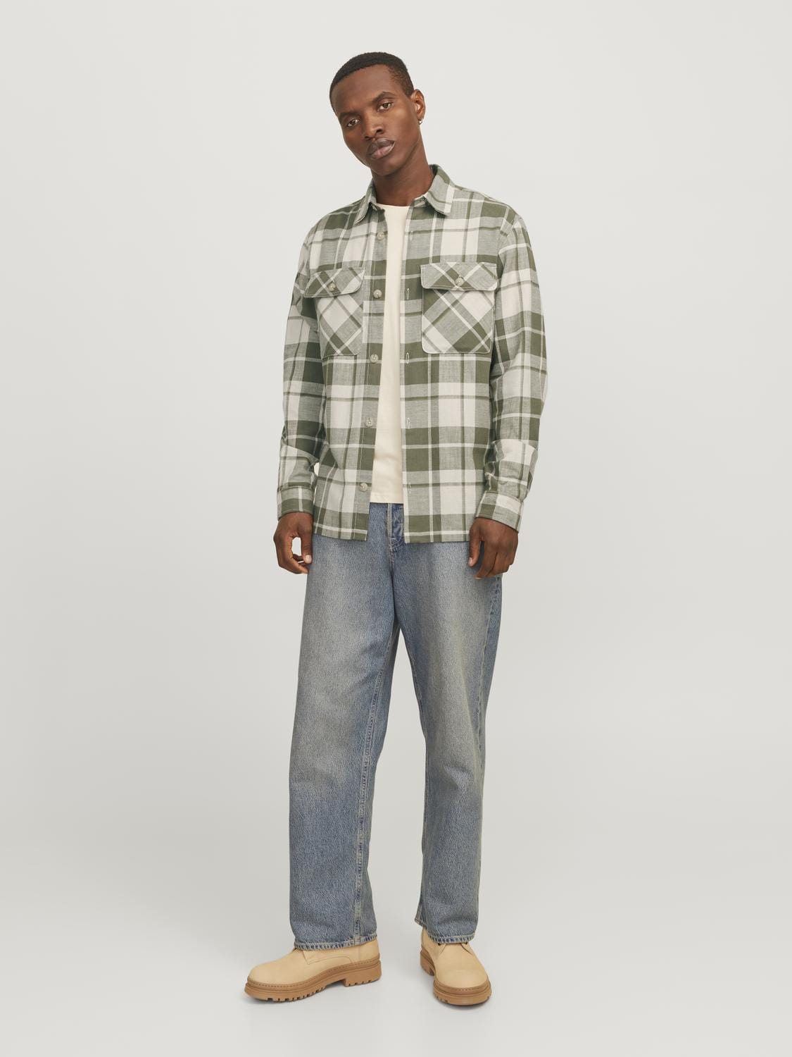 model_shot-front_full