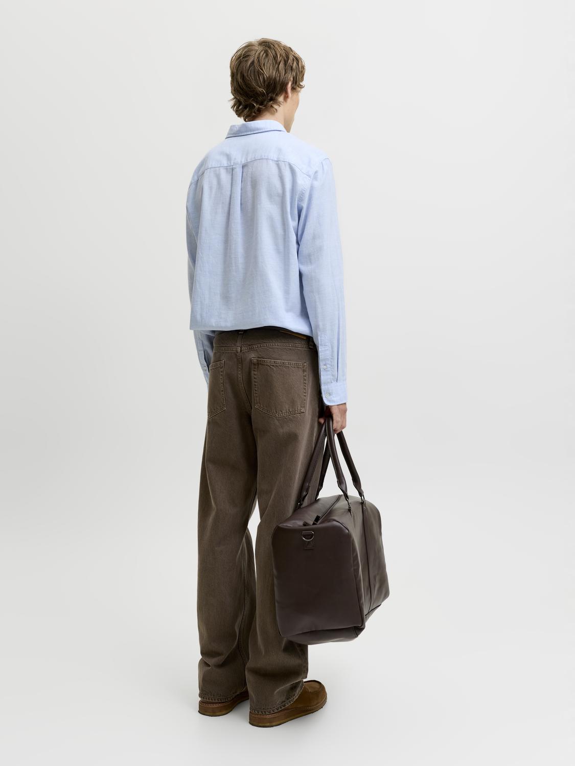 model_shot-back