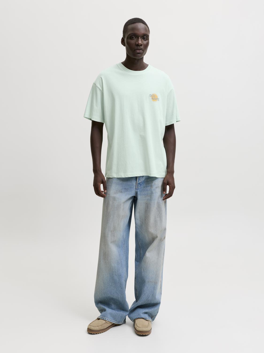 model_shot-front_full