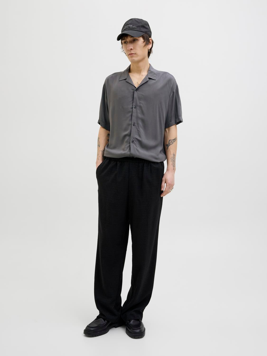 model_shot-front_full