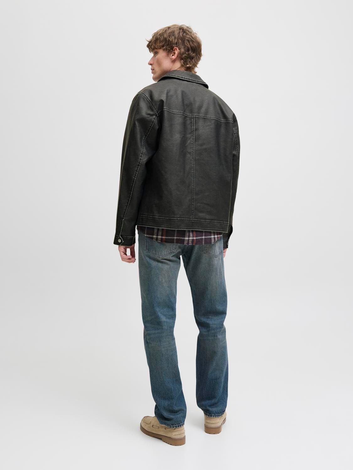 model_shot-back