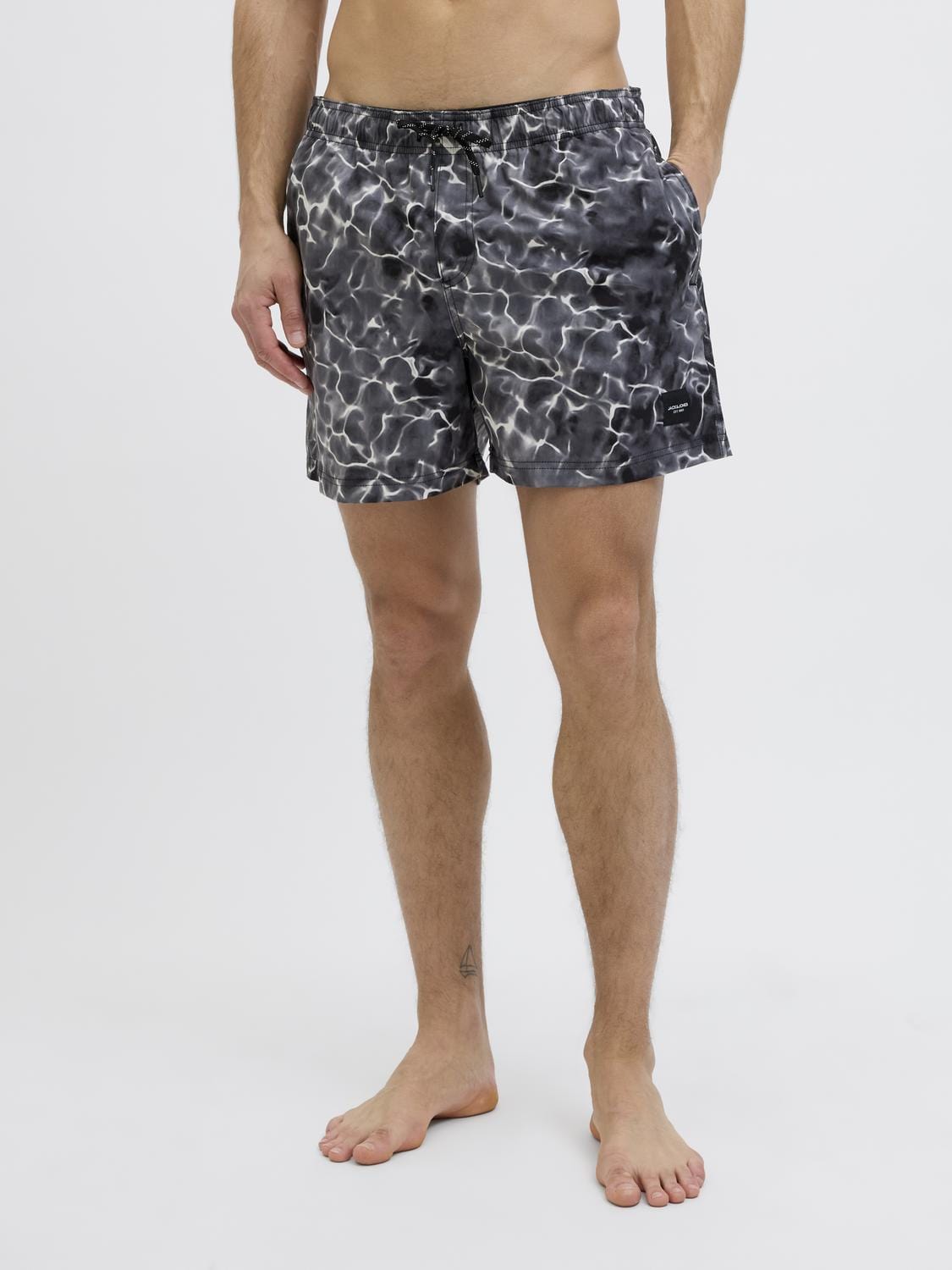 model_shot-front