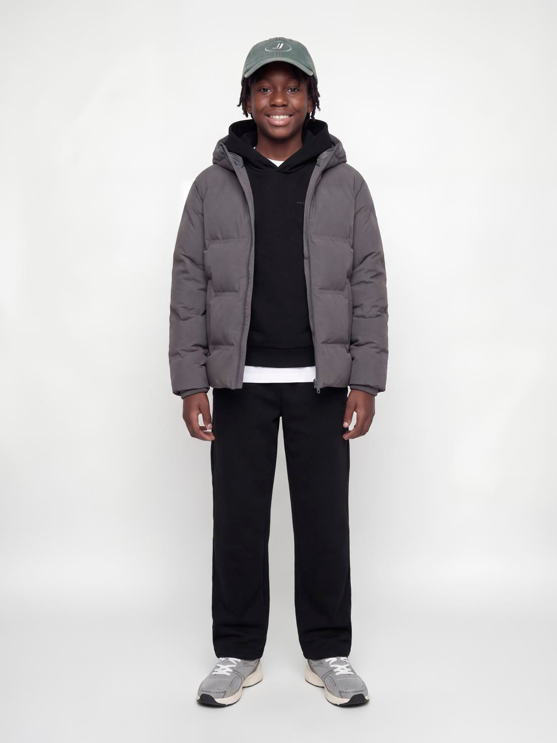 model_shot-front_full