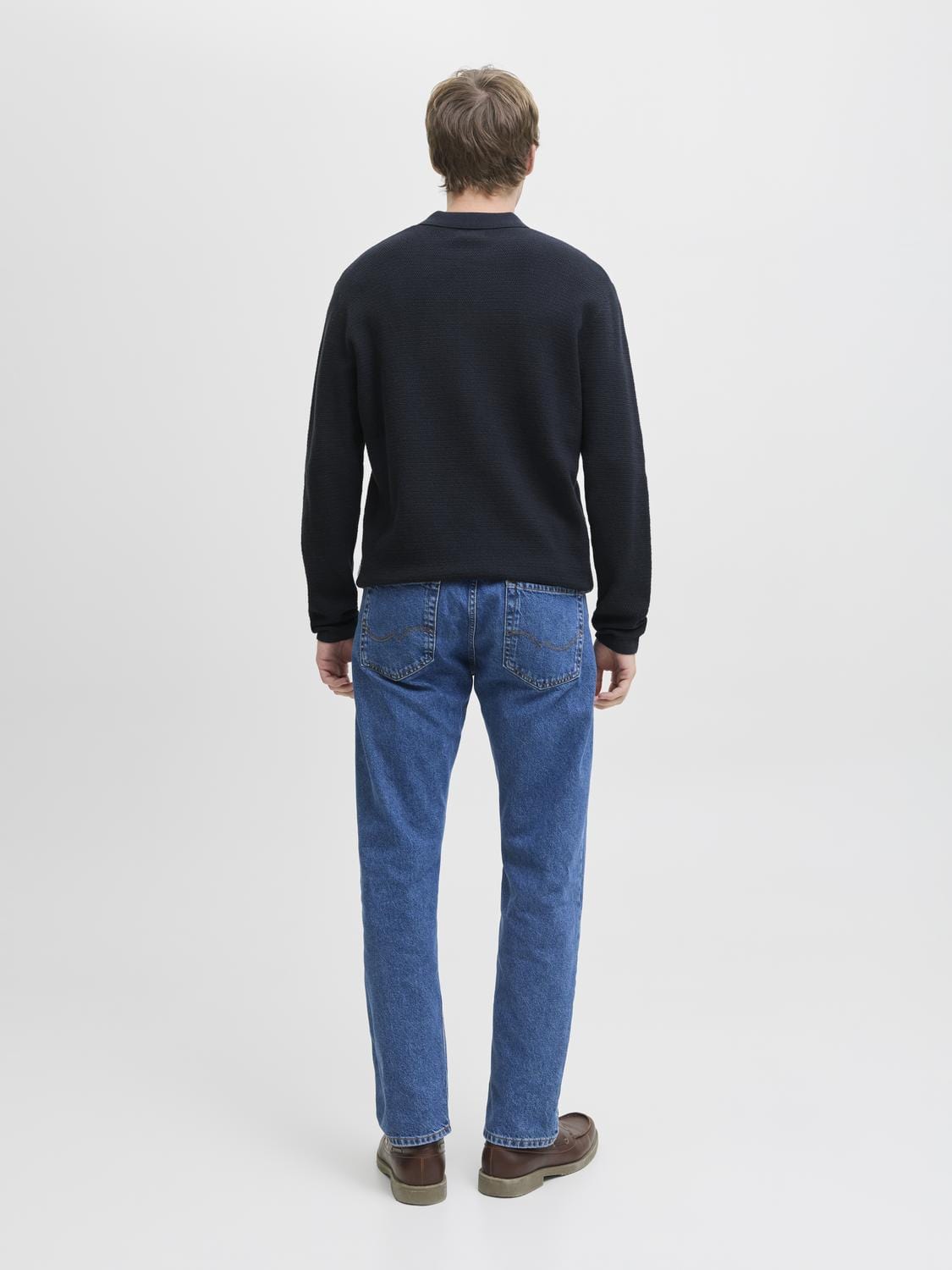 model_shot-back