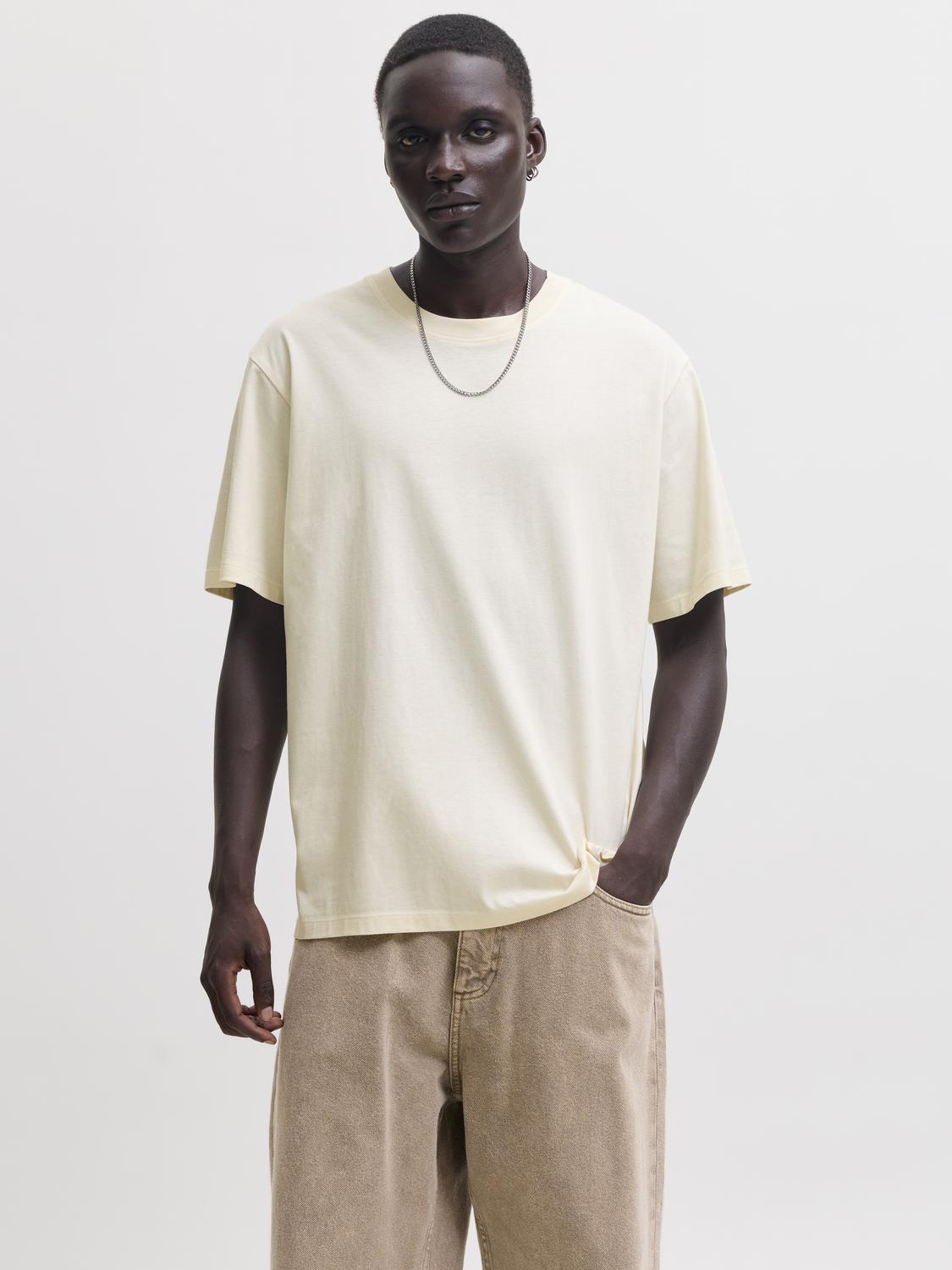 model_shot-front