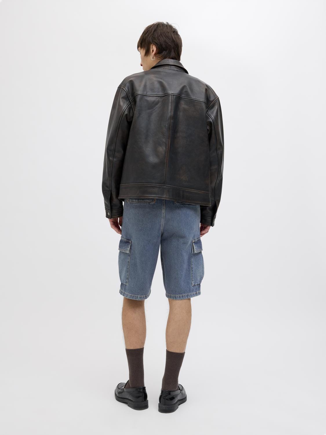 model_shot-back