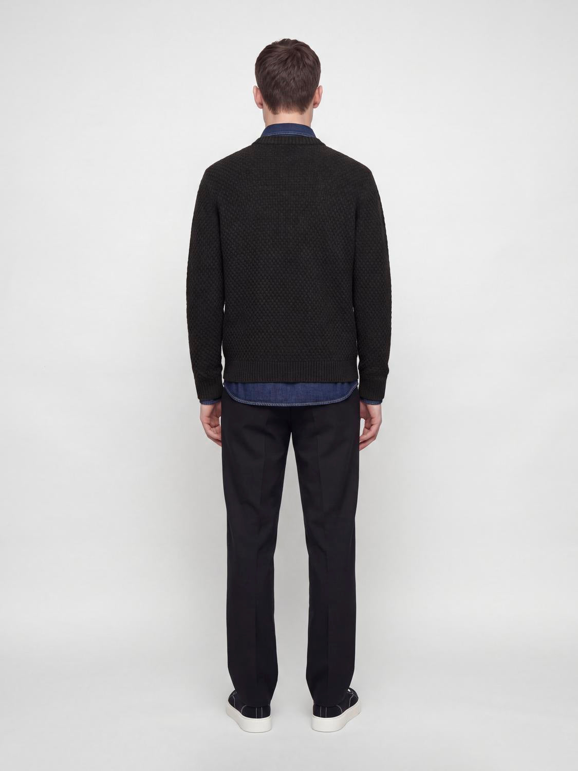 model_shot-back