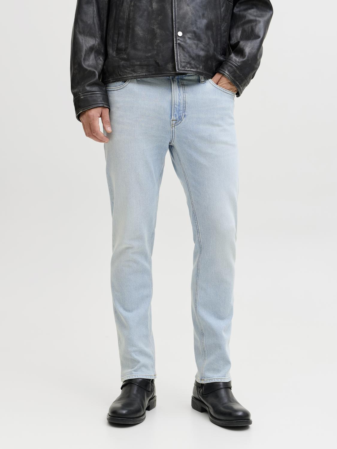 model_shot-front