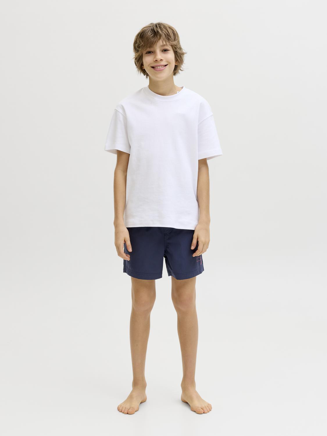 model_shot-front_full