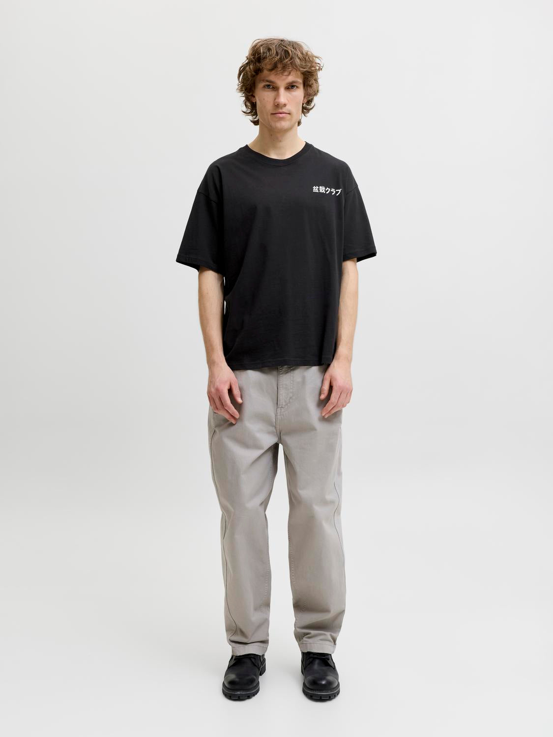 model_shot-front_full