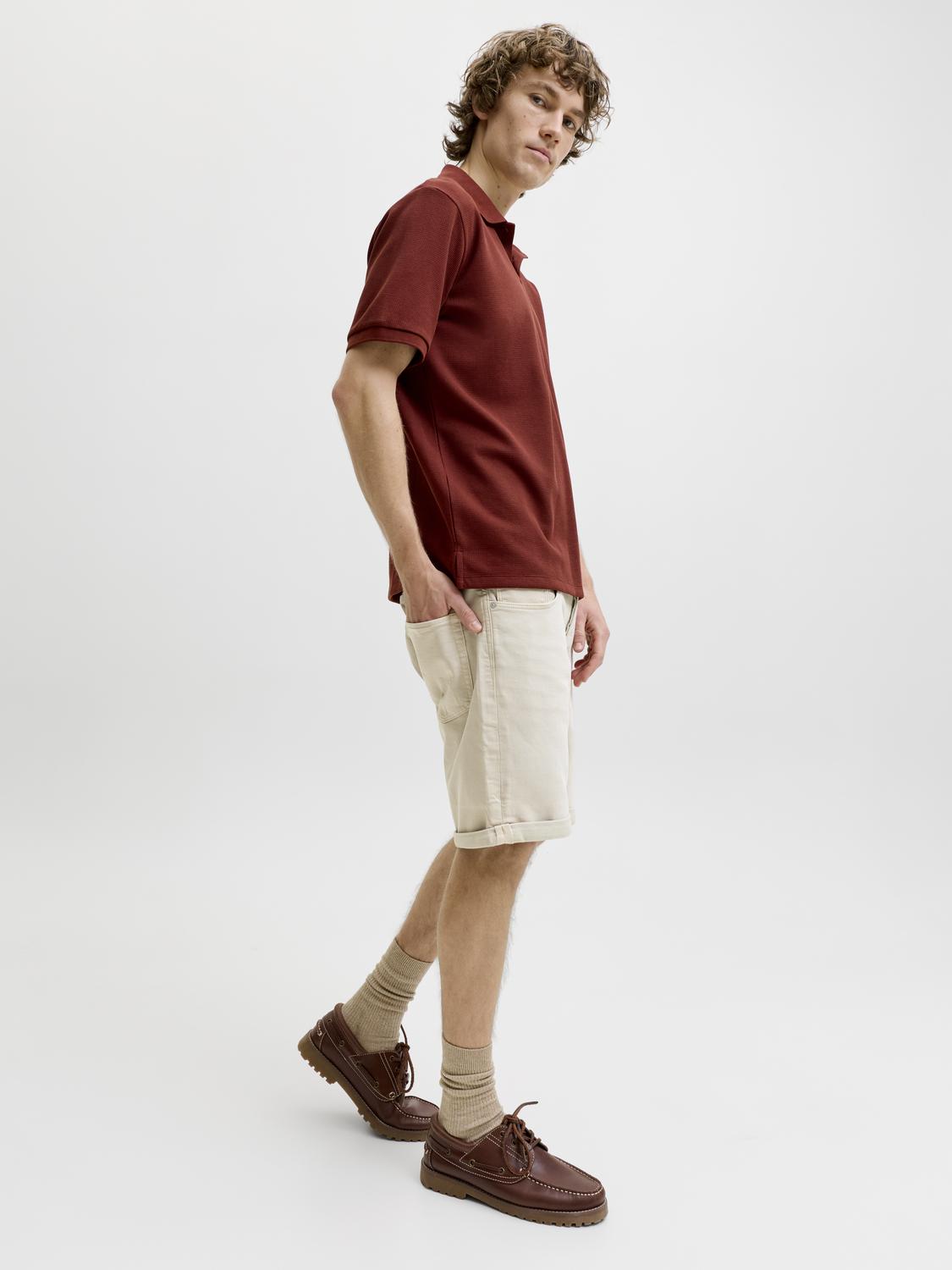 model_shot-creative