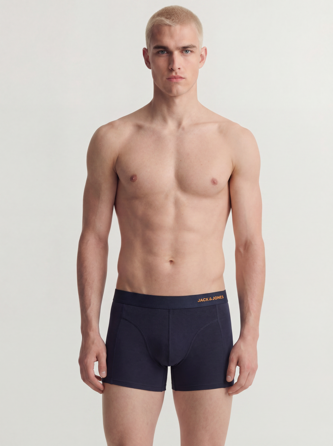 model_shot-creative