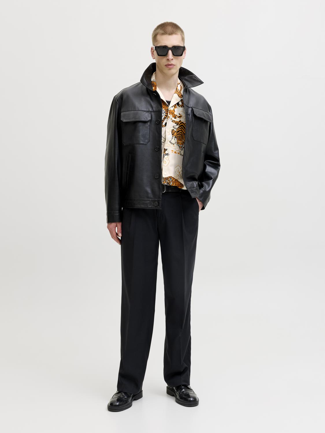 model_shot-front_full