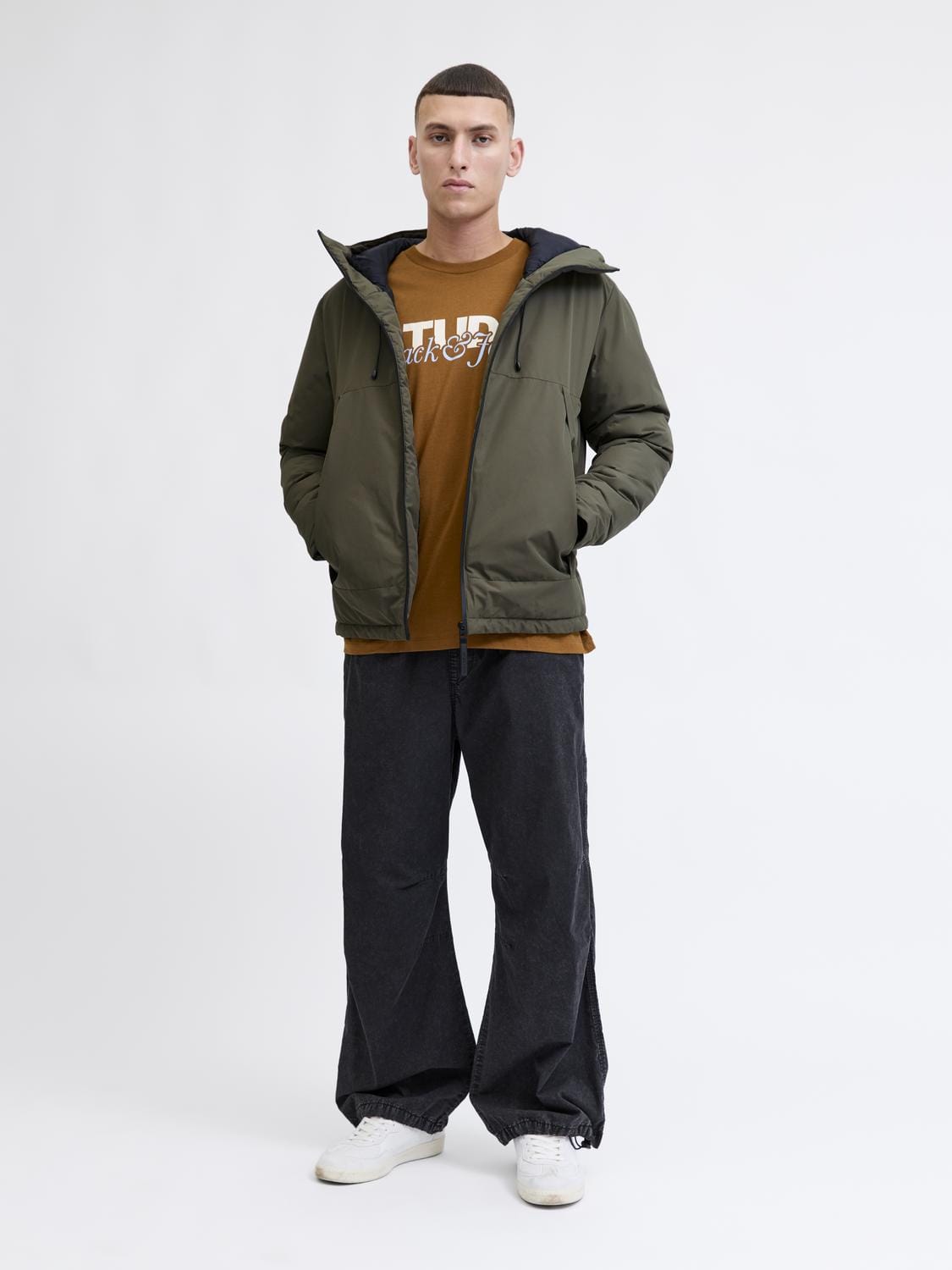 model_shot-front_full