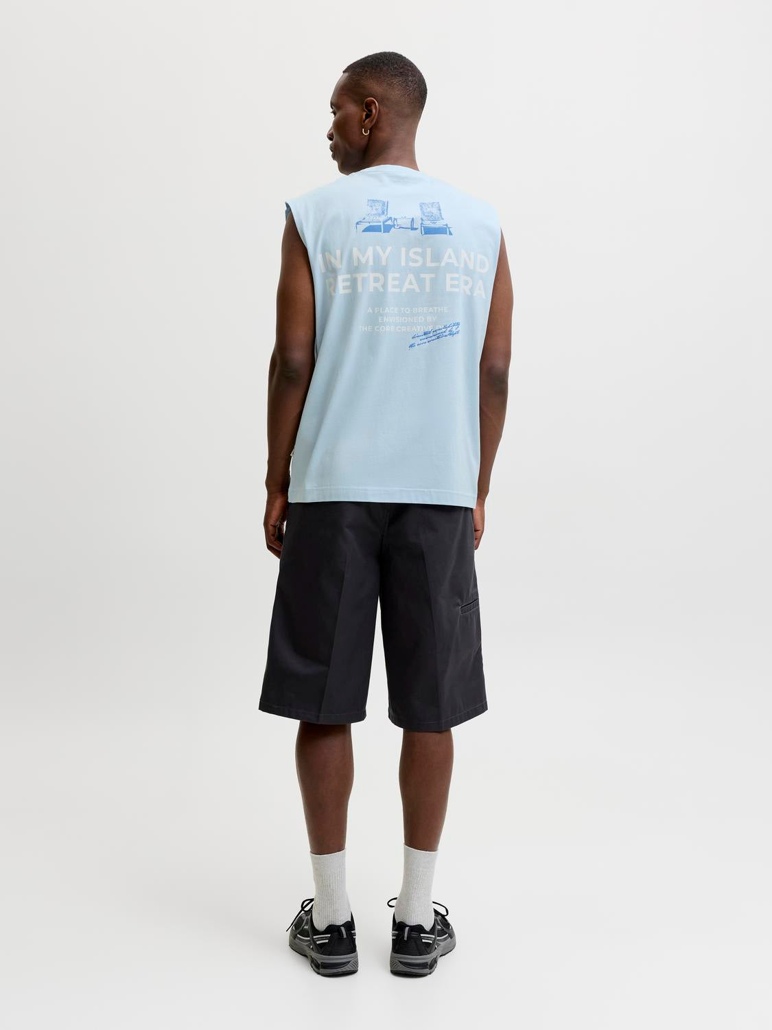 model_shot-back
