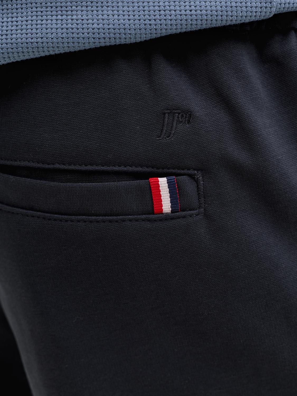 model_shot-detail