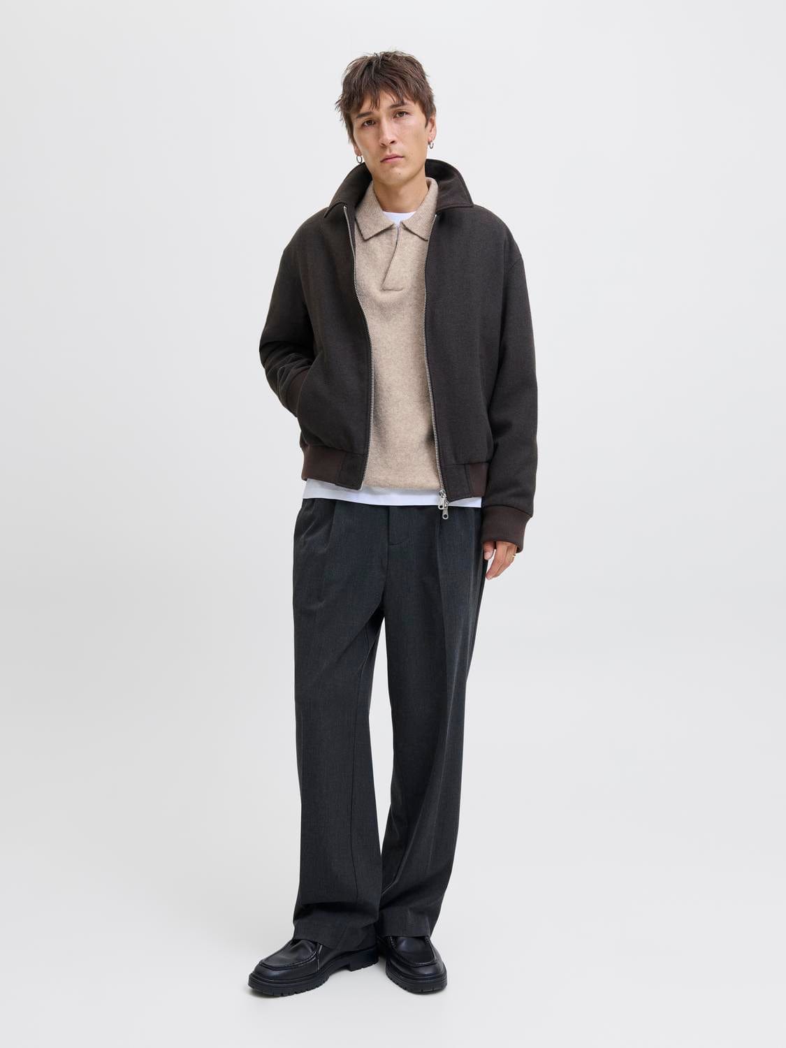 model_shot-front_full