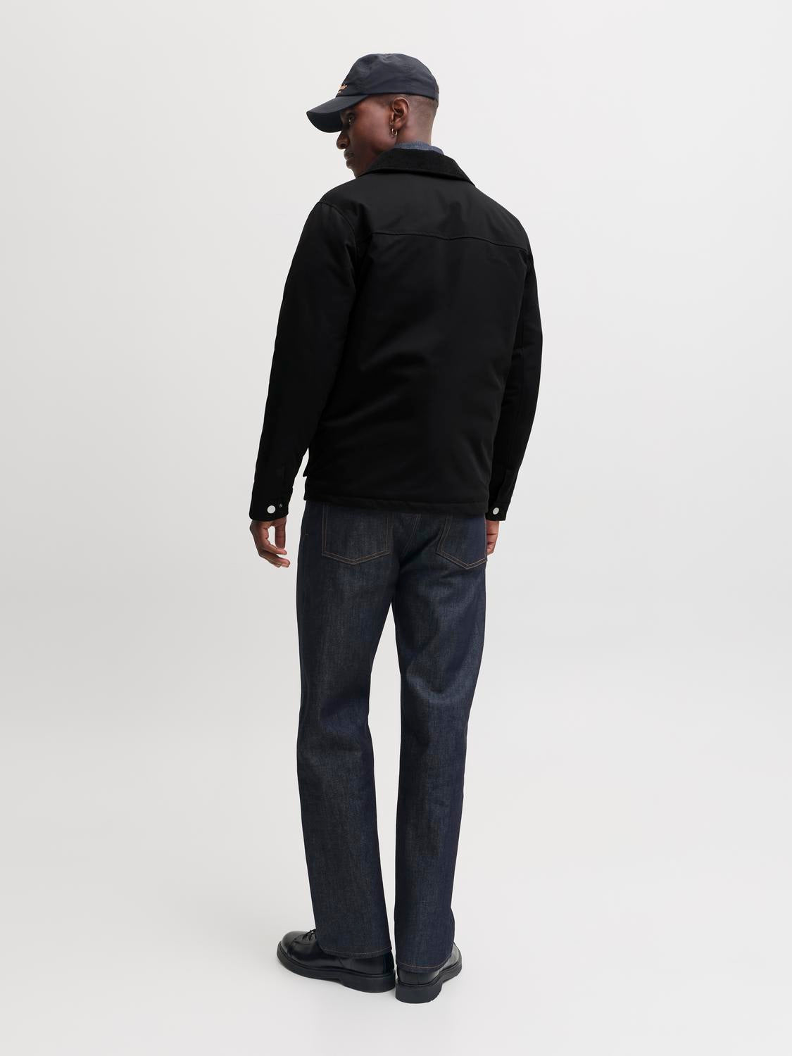 model_shot-back