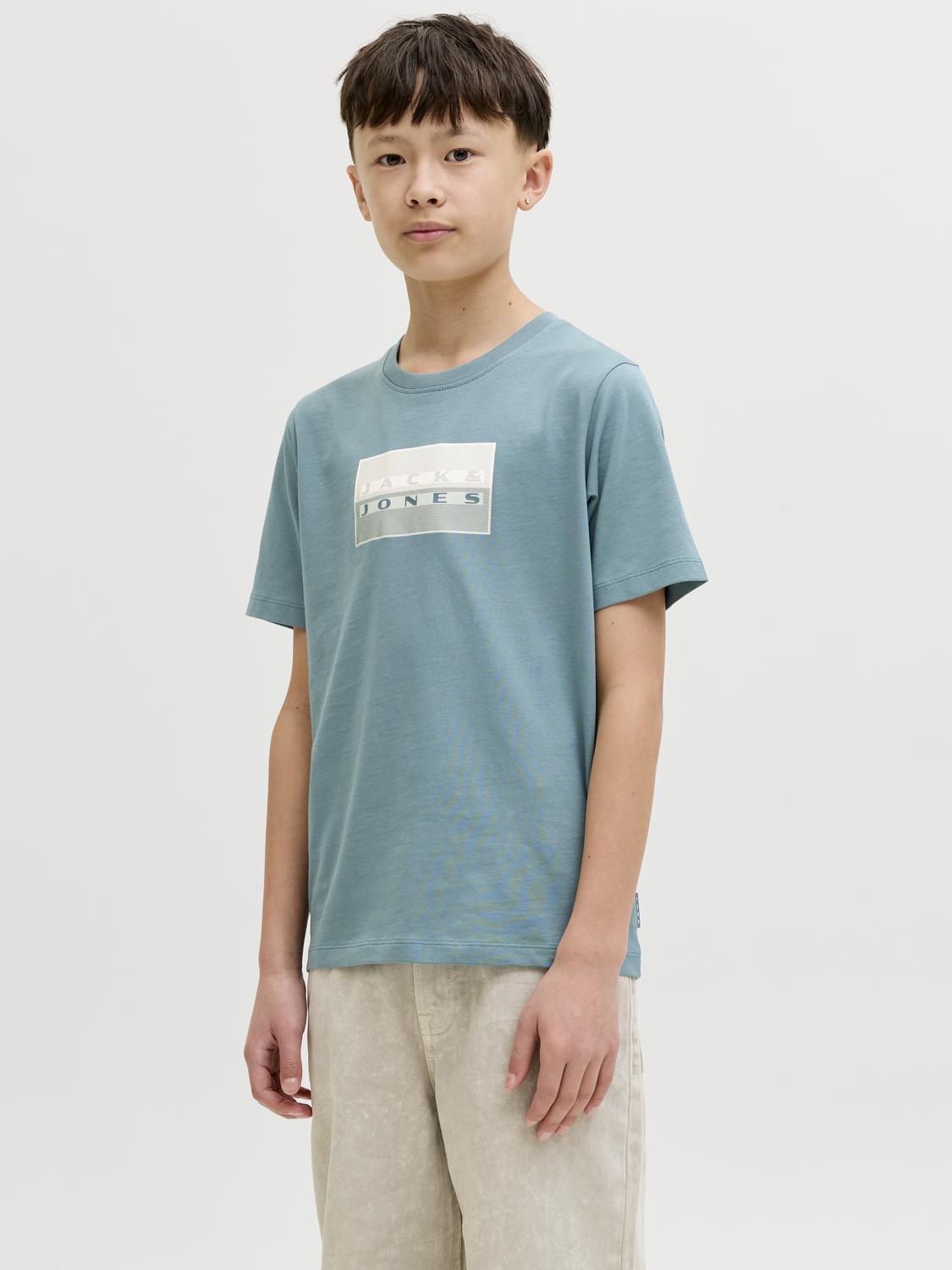 model_shot-front